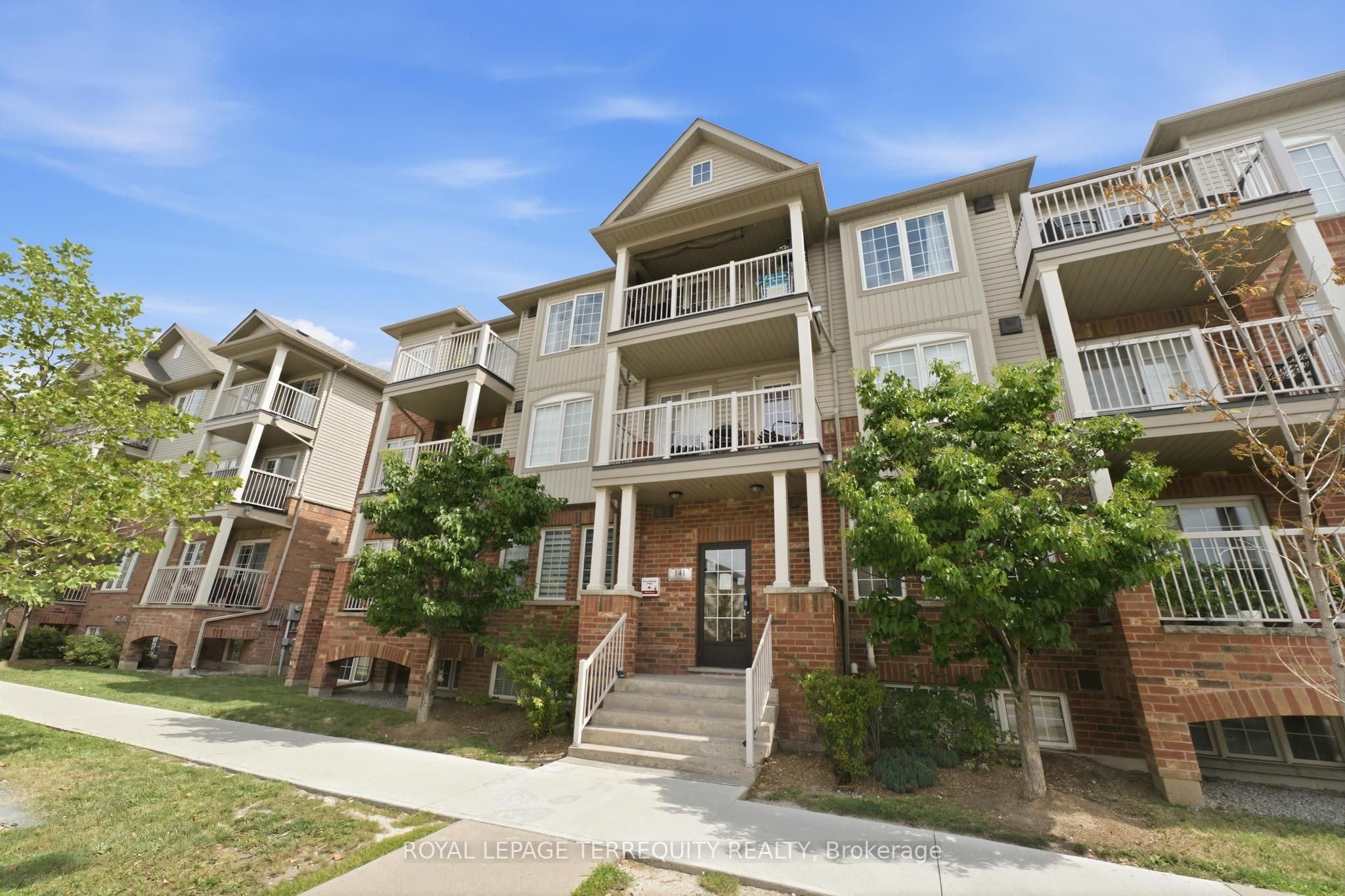 141 Isaac Devins Boulevard 3, Toronto, ON M9M 0C4 photo 2