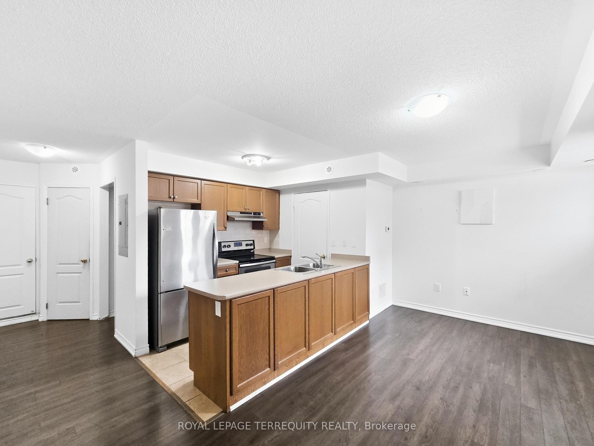 141 Isaac Devins Boulevard 3, Toronto, ON M9M 0C4 photo 4