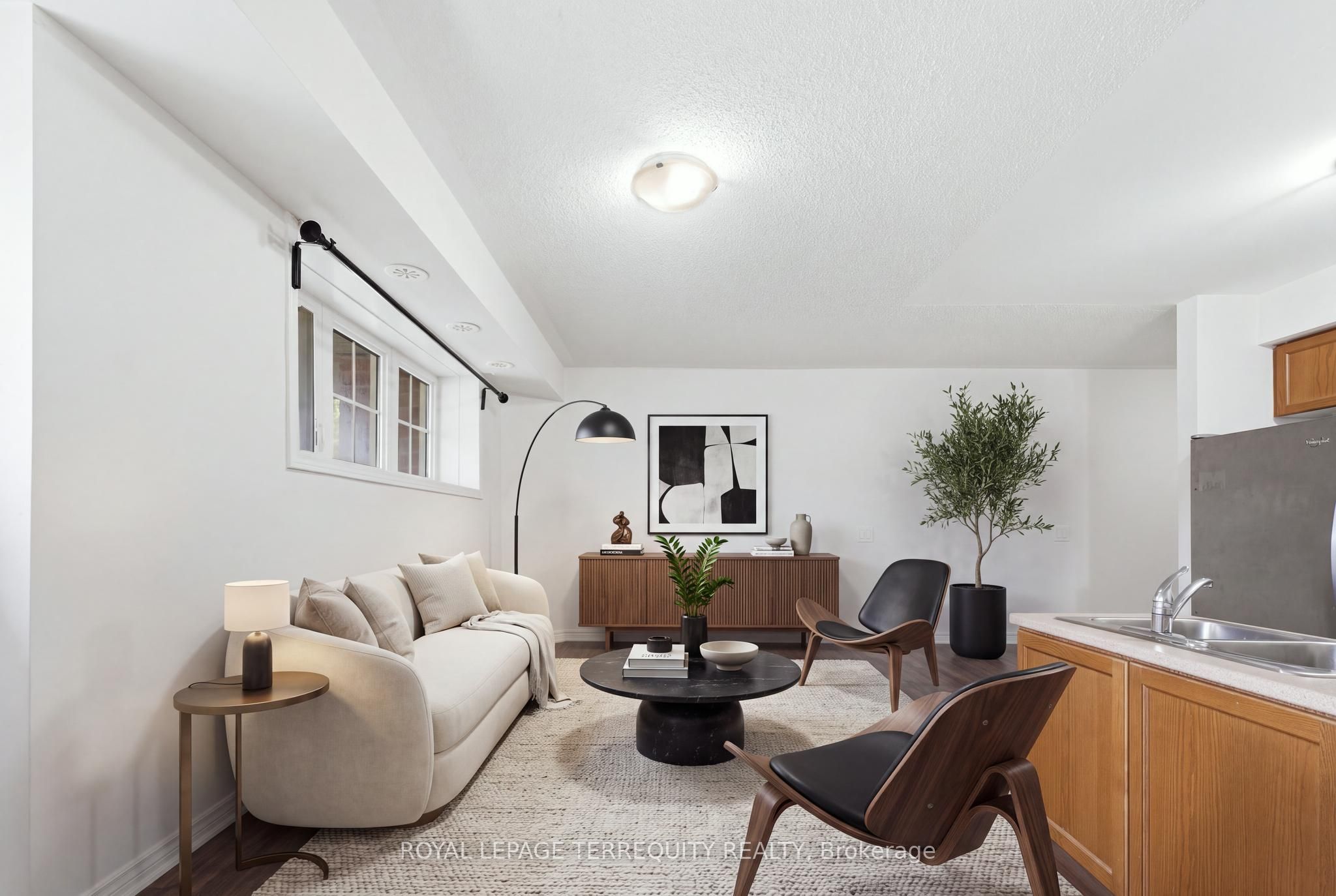 141 Isaac Devins Boulevard 3, Toronto, ON M9M 0C4 photo 5