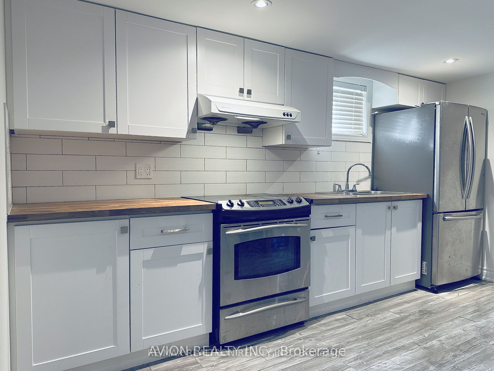297 Thirtieth Street Bsmt, Toronto, ON M8W 3E4 photo 2