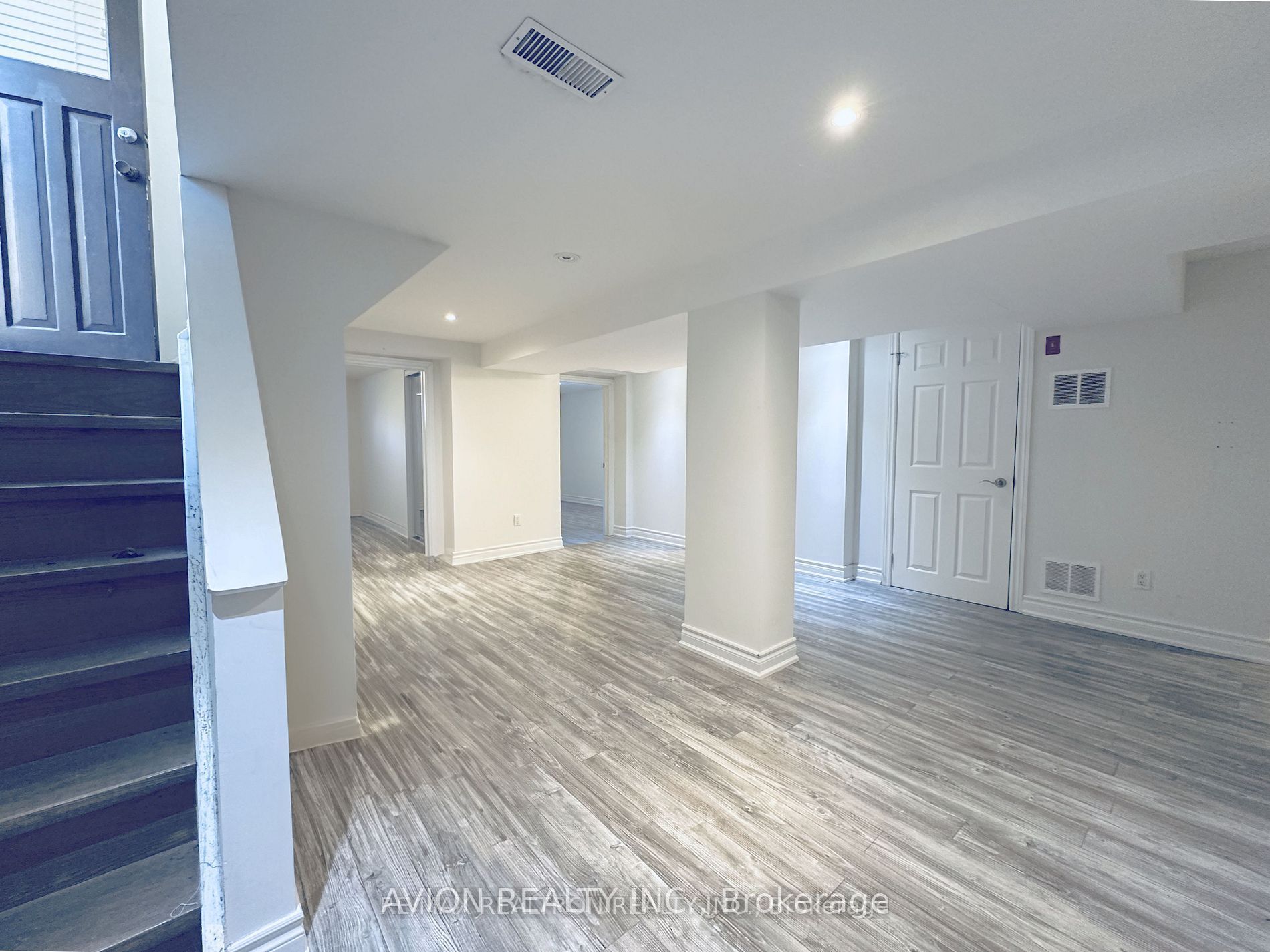297 Thirtieth Street Bsmt, Toronto, ON M8W 3E4 photo 3