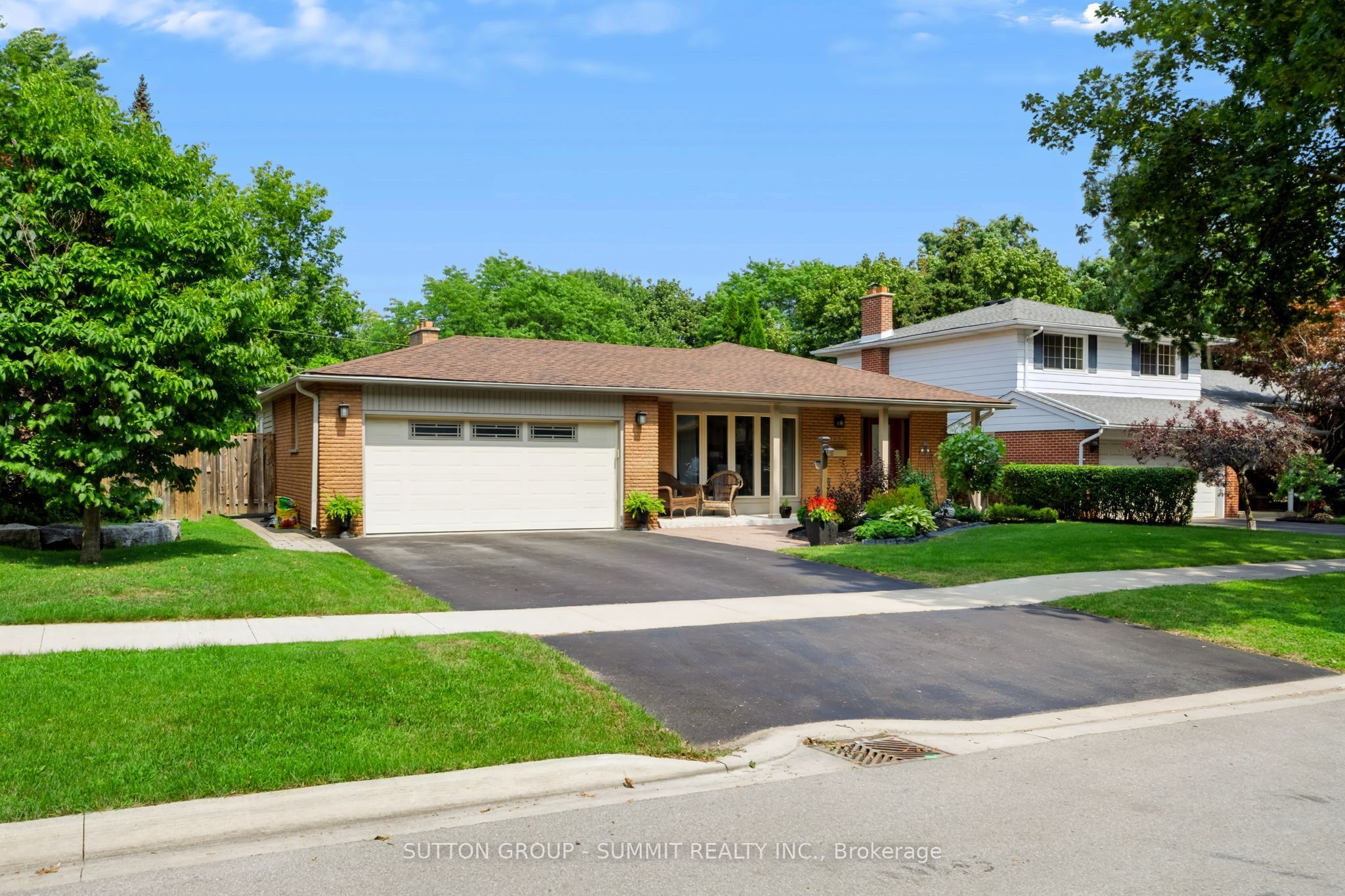 659 Cherrywood Drive, Burlington, ON L7T 3W9 photo 2