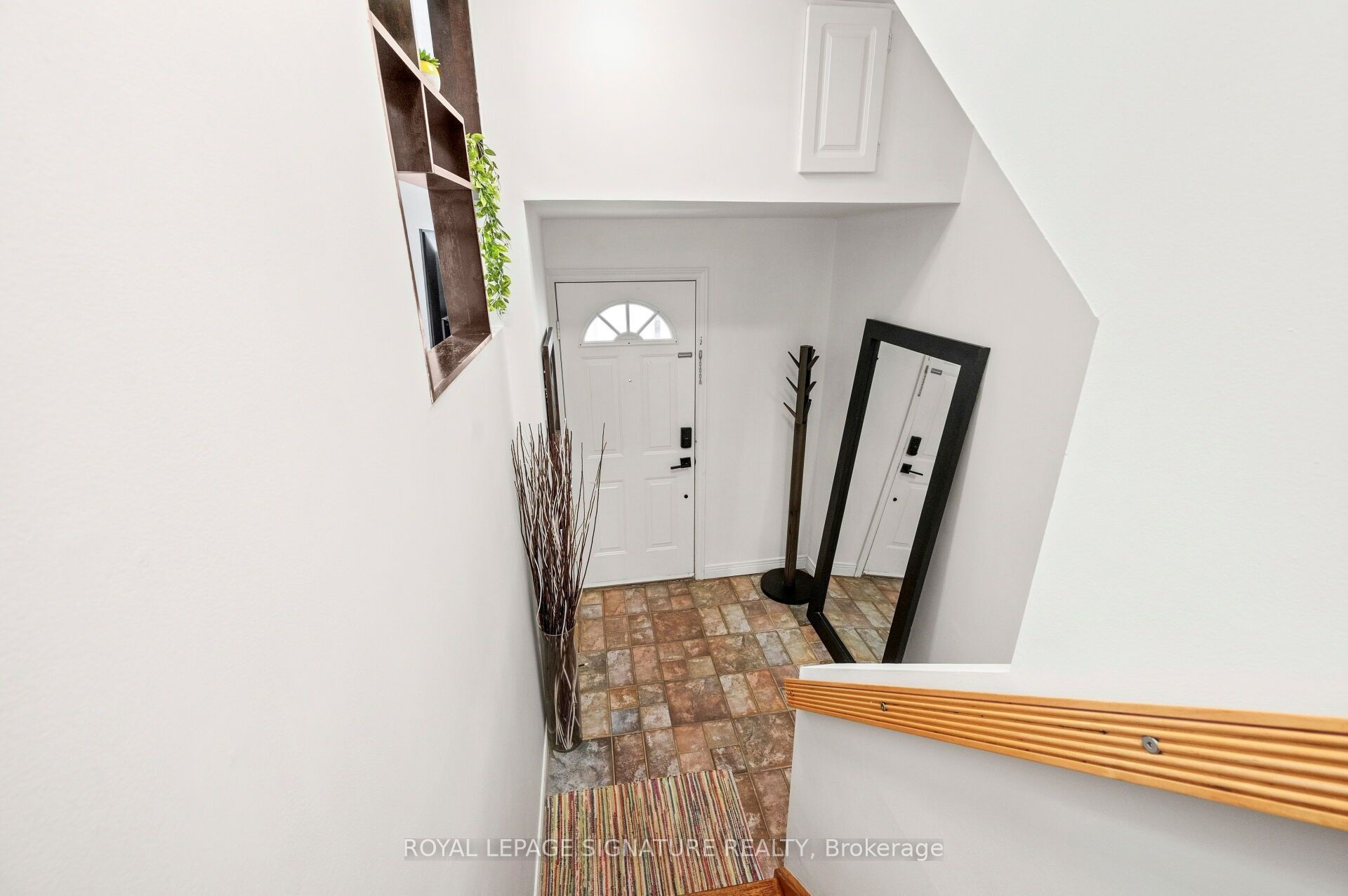1221 Dundix Road 132, Mississauga, ON L4Y 3Y9 photo 4