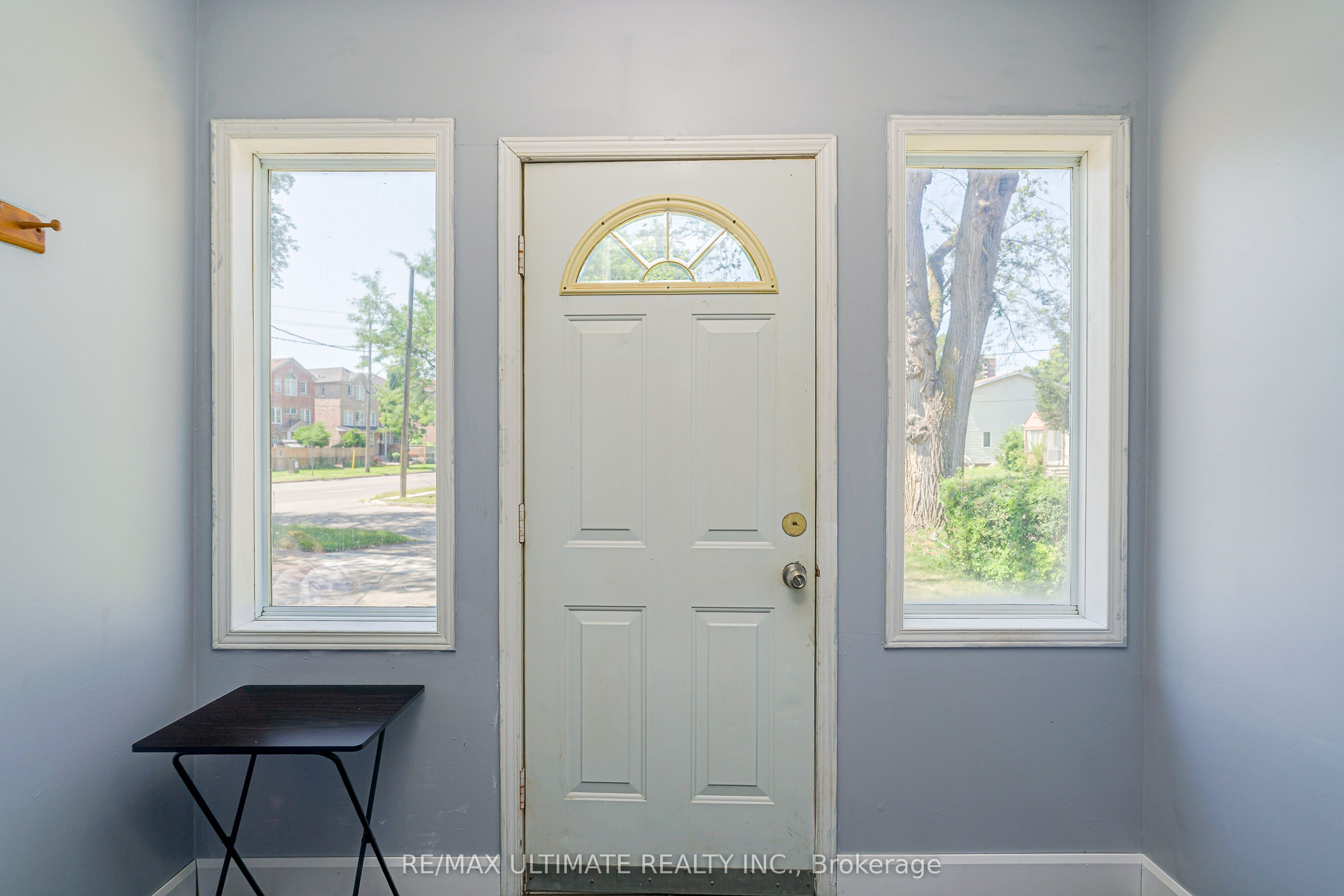 632 Trethewey Drive, Toronto, ON M6M 4C3 photo 2
