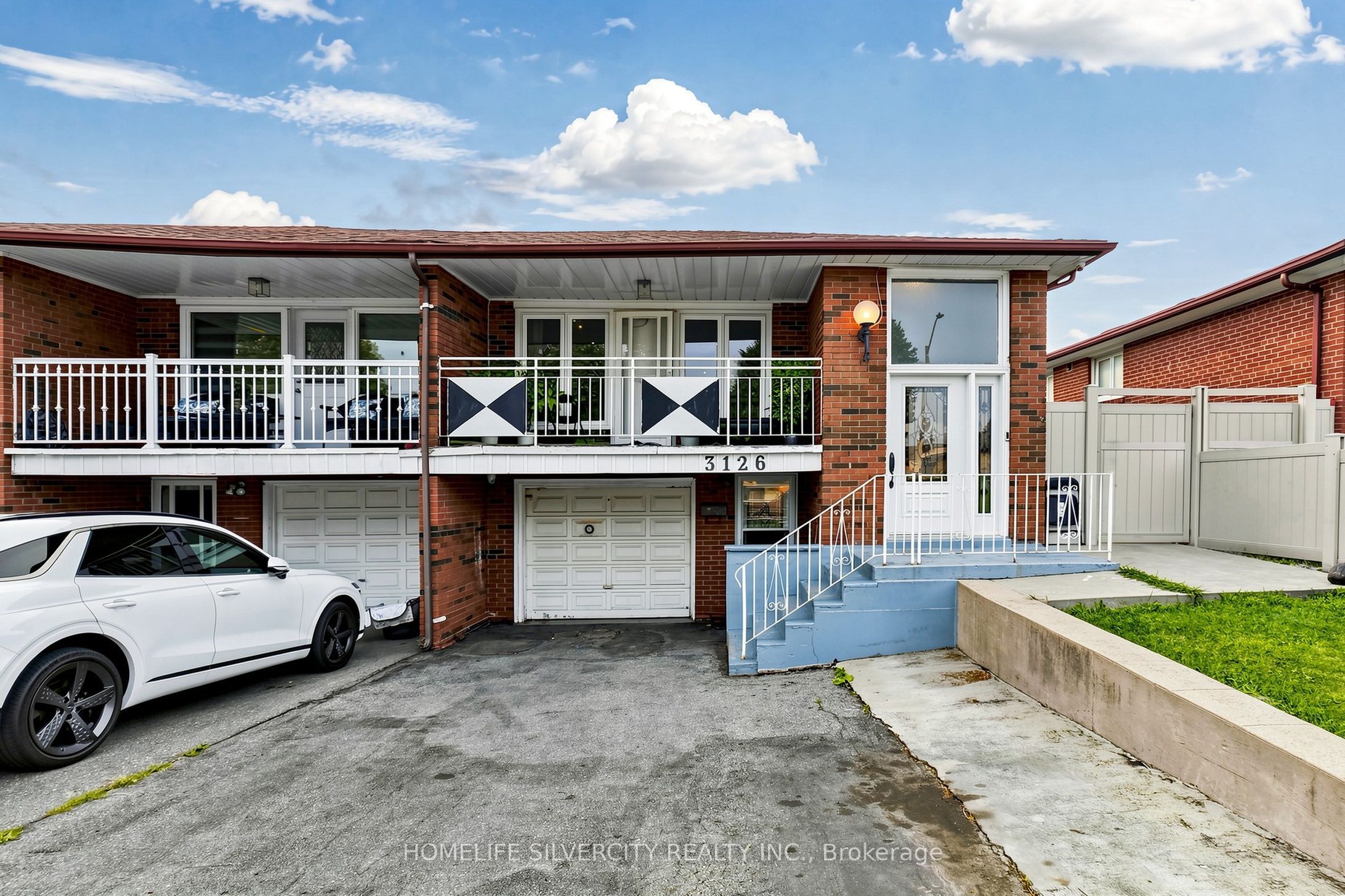 3126 Redbank Crescent, Mississauga, ON L4T 1V1 photo 2
