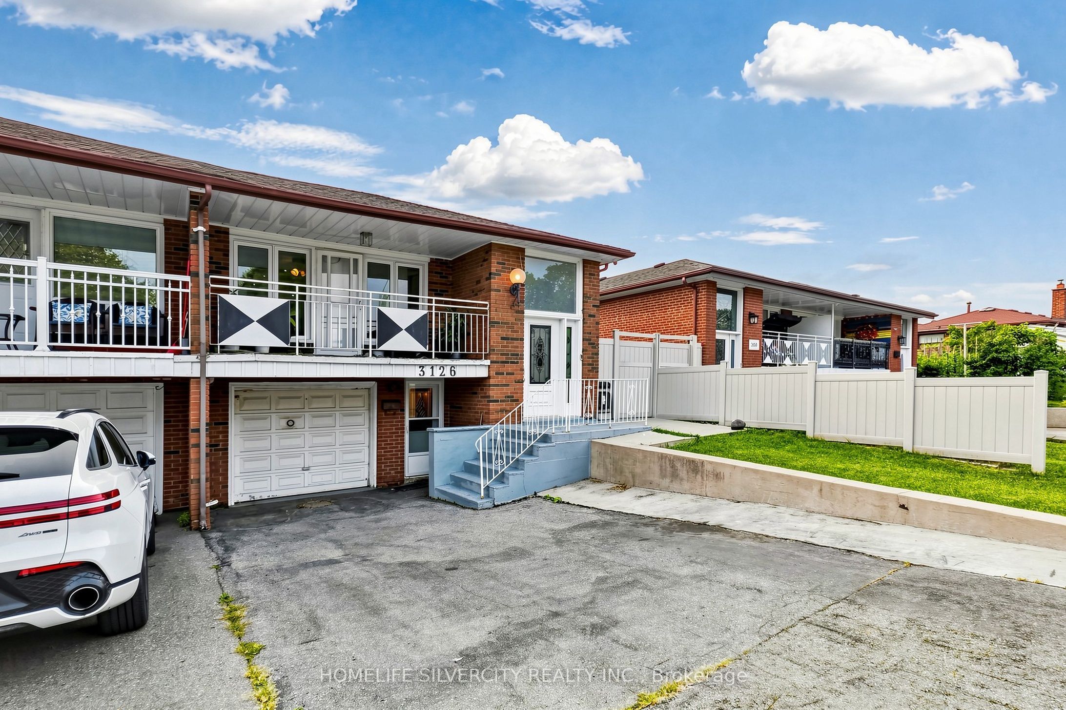 3126 Redbank Crescent, Mississauga, ON L4T 1V1 photo 3