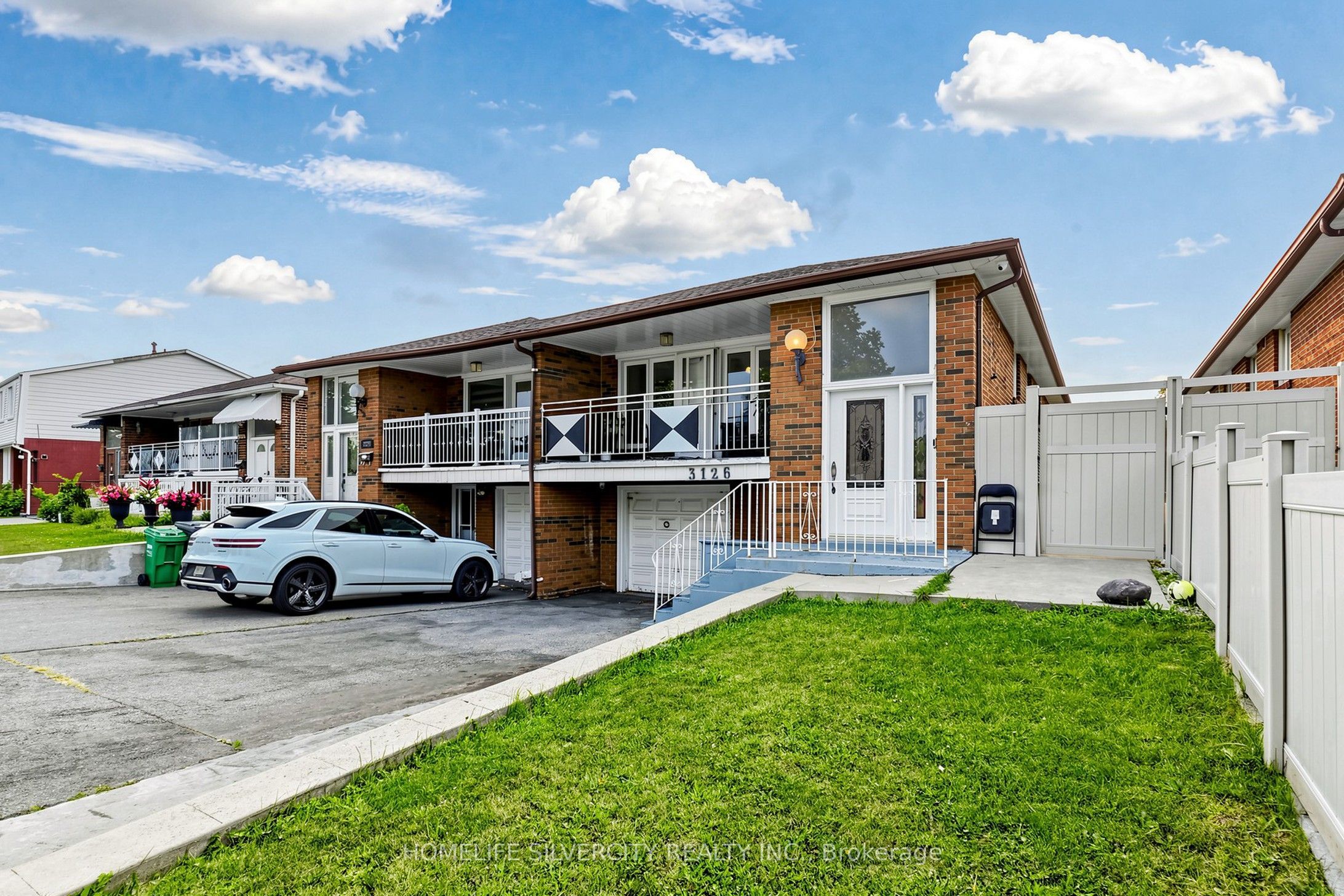 3126 Redbank Crescent, Mississauga, ON L4T 1V1 photo 4