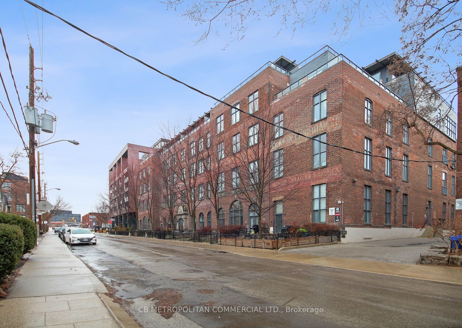 363 Sorauren Avenue 405, Toronto, ON M6R 3C2