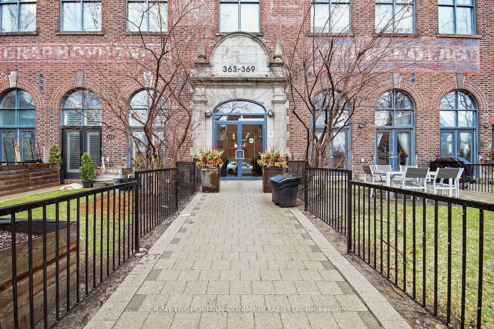 363 Sorauren Avenue 405, Toronto, ON M6R 3C2 photo 2