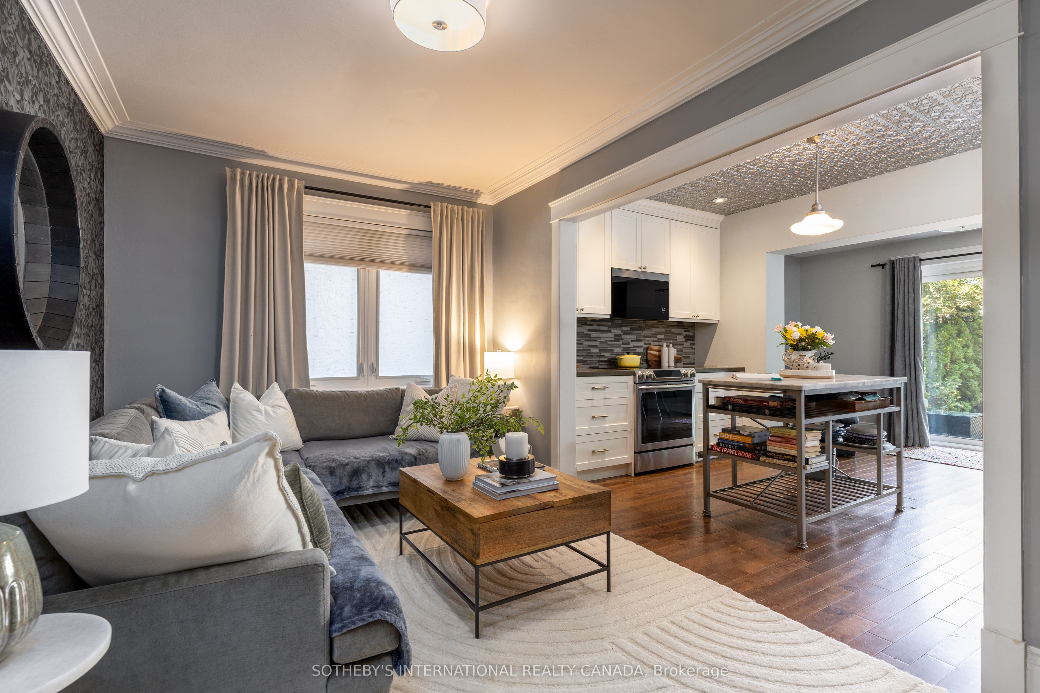 2 Rexford Road, Toronto, ON M6S 2M3