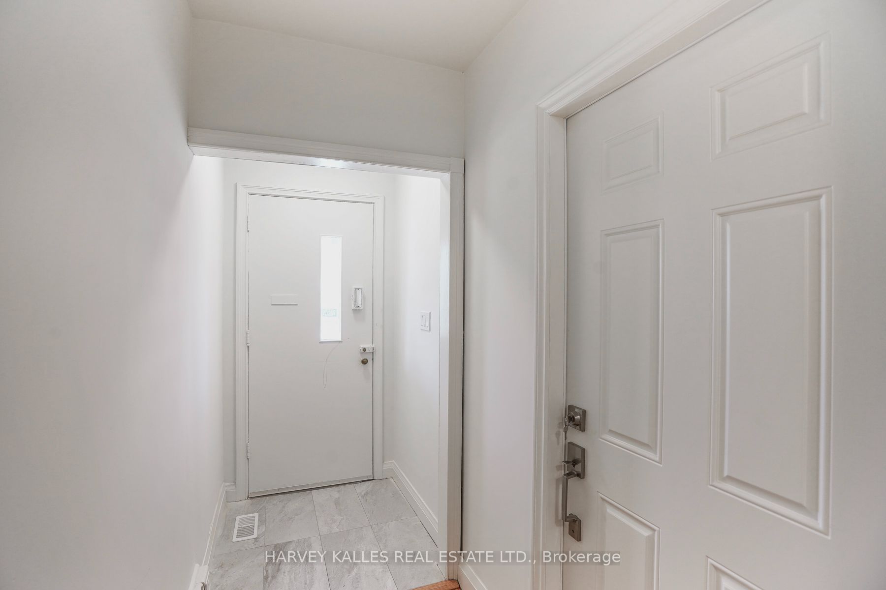 47 Stayner Avenue, Toronto, ON M6B 1N5 photo 4