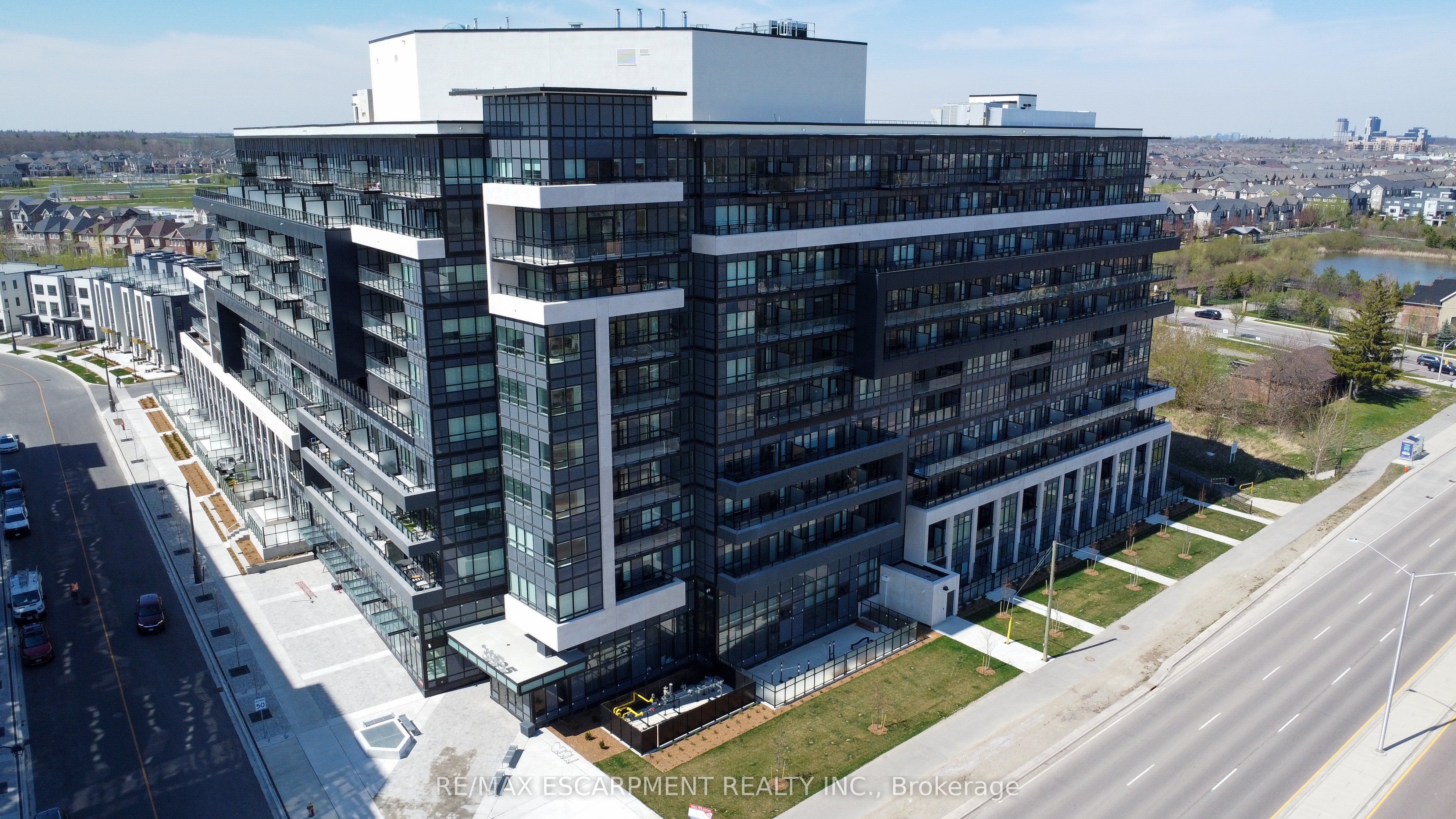 395 Dundas Street W 413, Oakville, ON L6M 5R8 photo 3