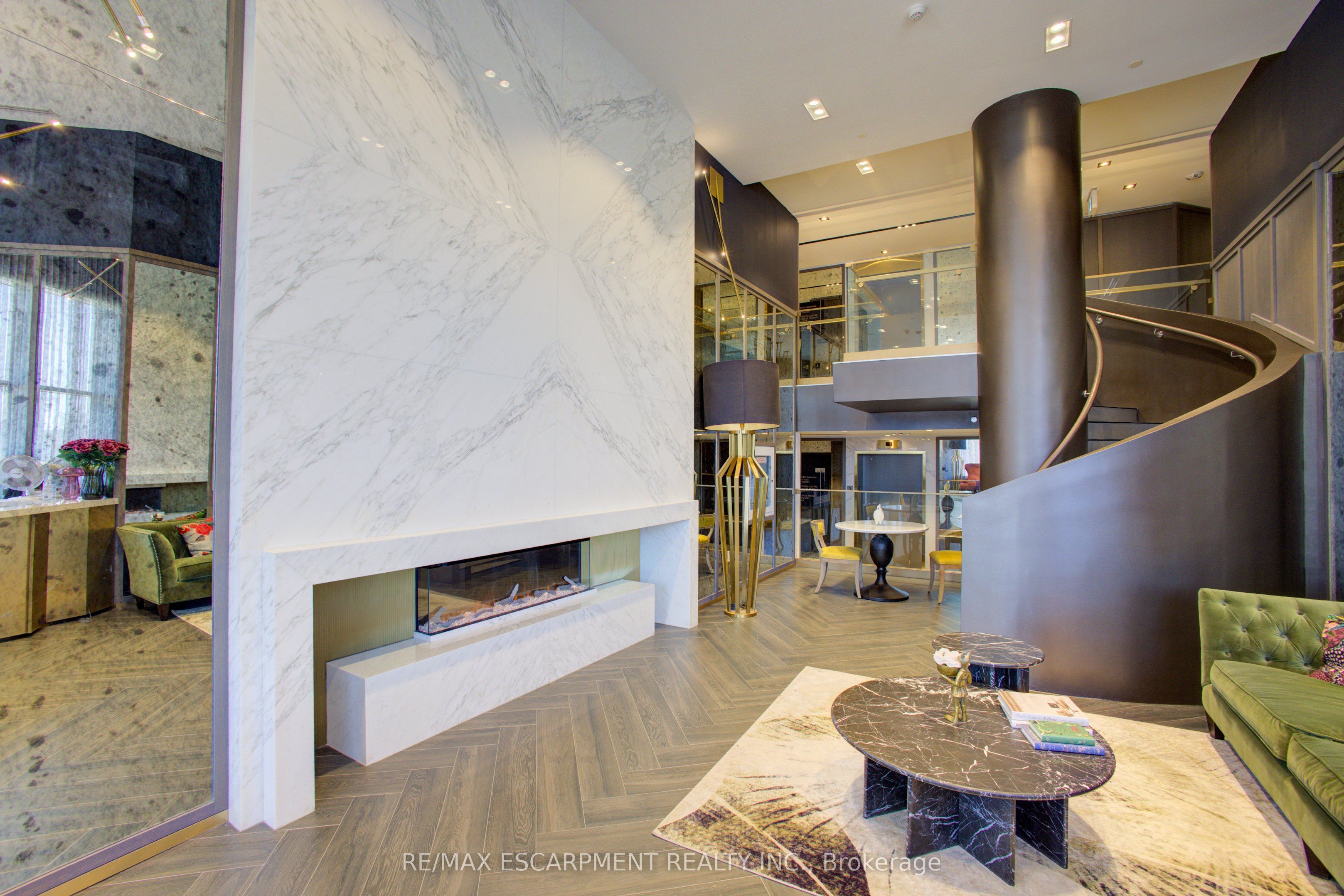 395 Dundas Street W 413, Oakville, ON L6M 5R8 photo 5