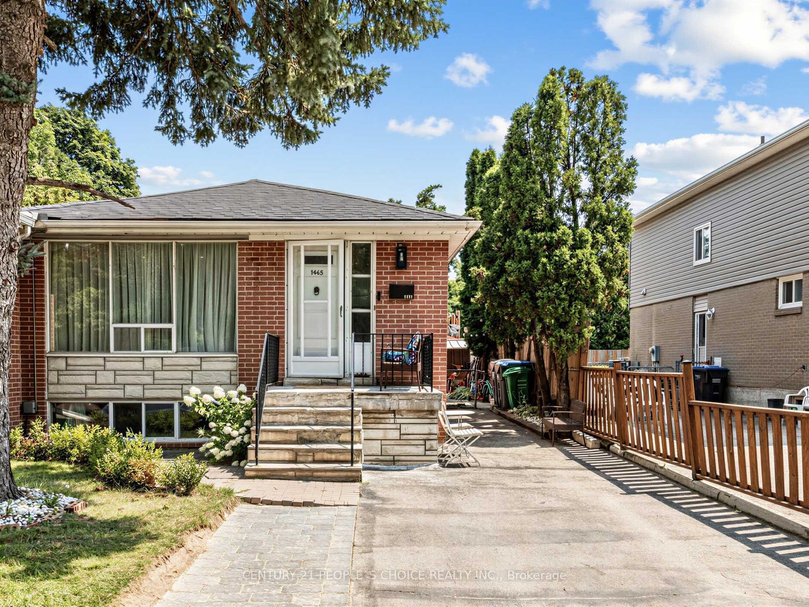 1465 Glen Rutley Circle, Mississauga, ON L4X 1Z8