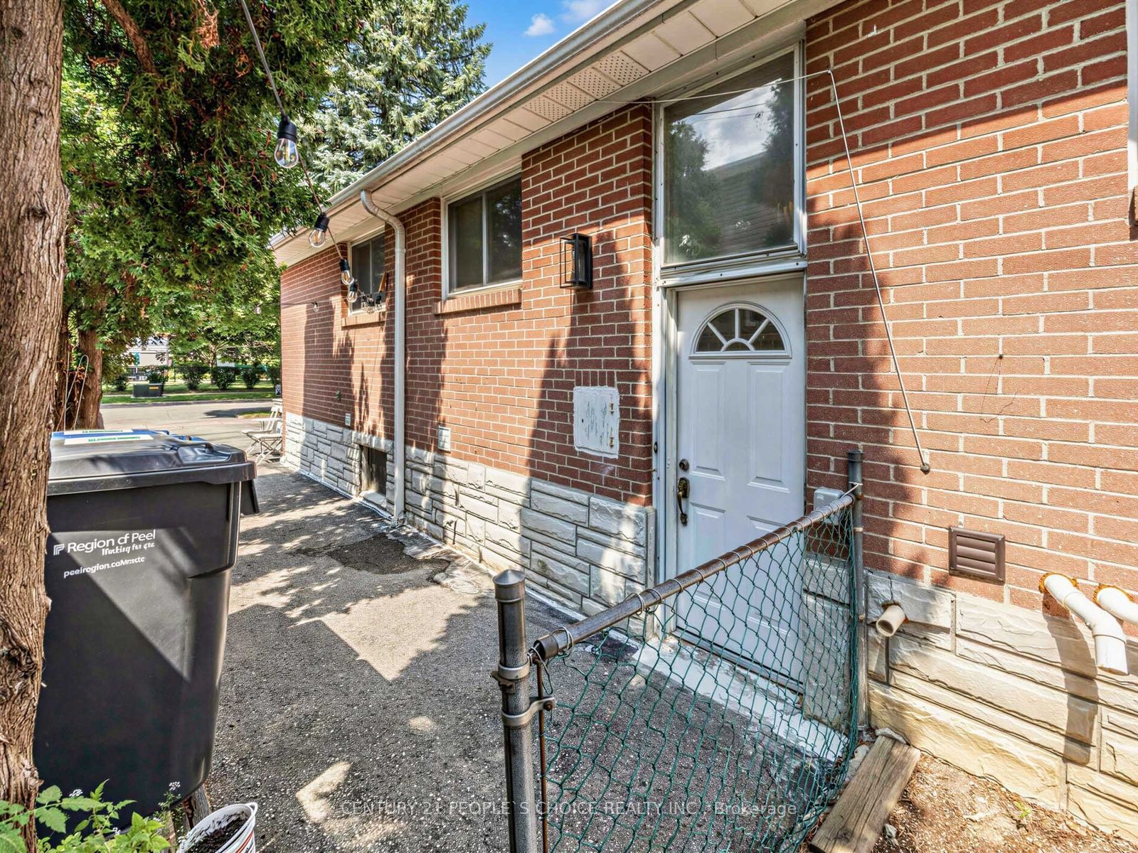 1465 Glen Rutley Circle, Mississauga, ON L4X 1Z8 photo 2