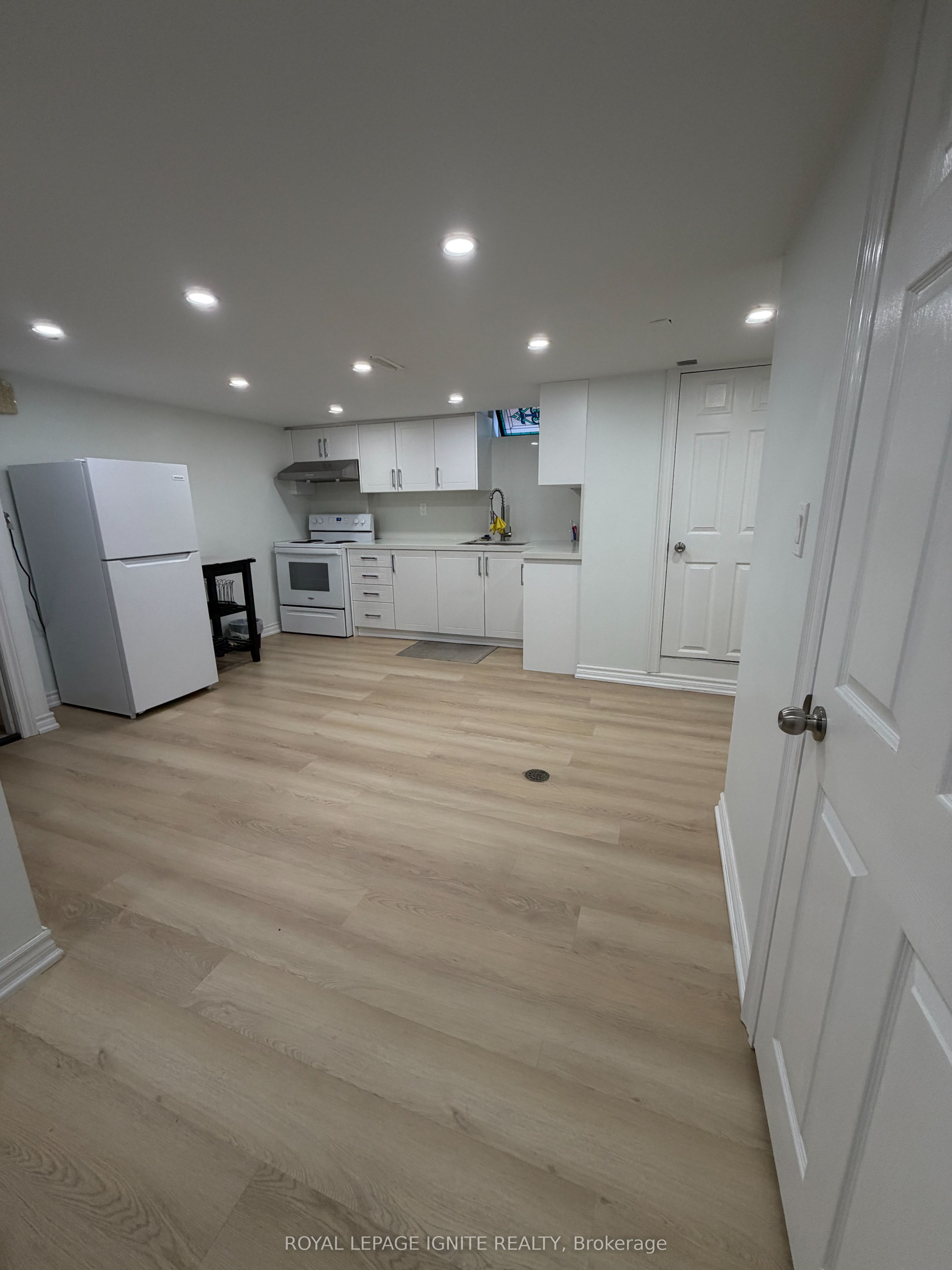 21A Lambton Avenue Bsmt, Toronto, ON M6N 2S2 photo 5