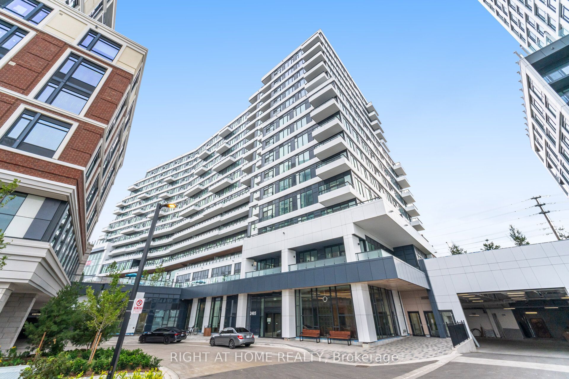 2485 Eglinton Avenue W 1401, Mississauga, ON L5M 2T1 photo 2