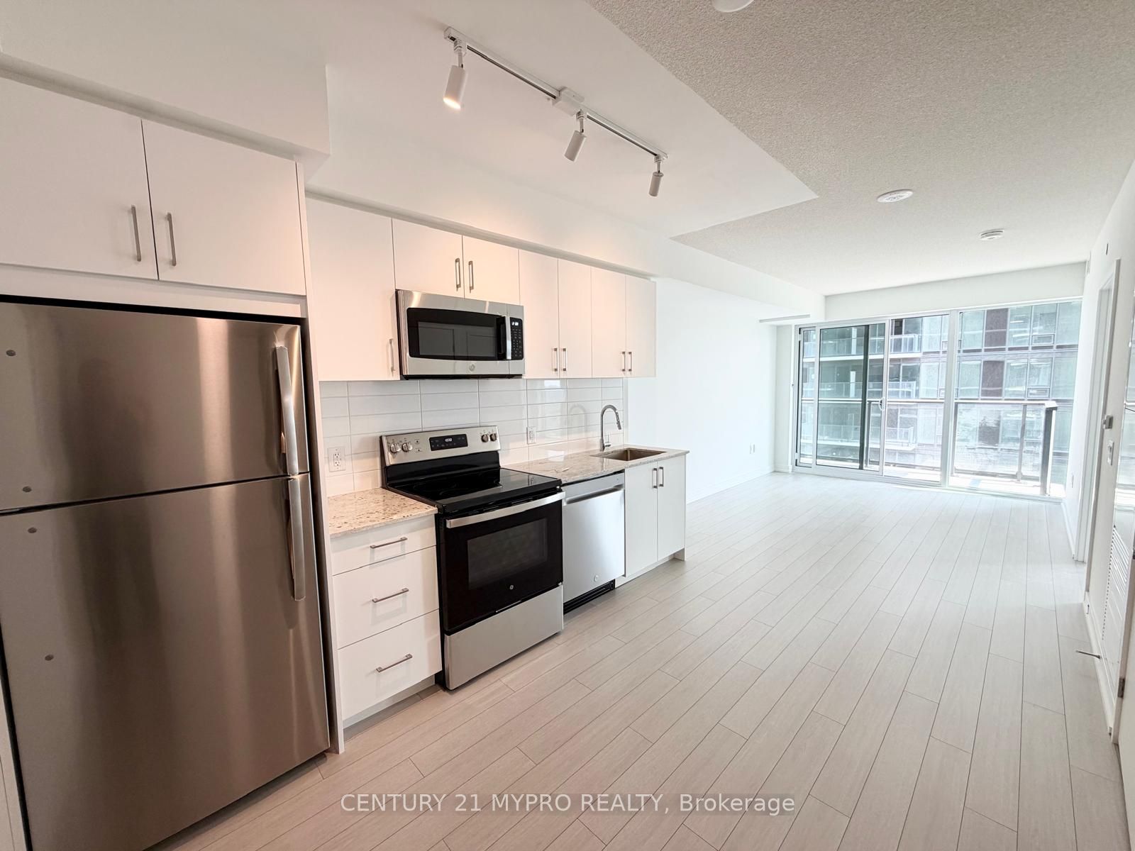 4010 Eglinton Avenue W 1307, Toronto, ON M9A 0G5