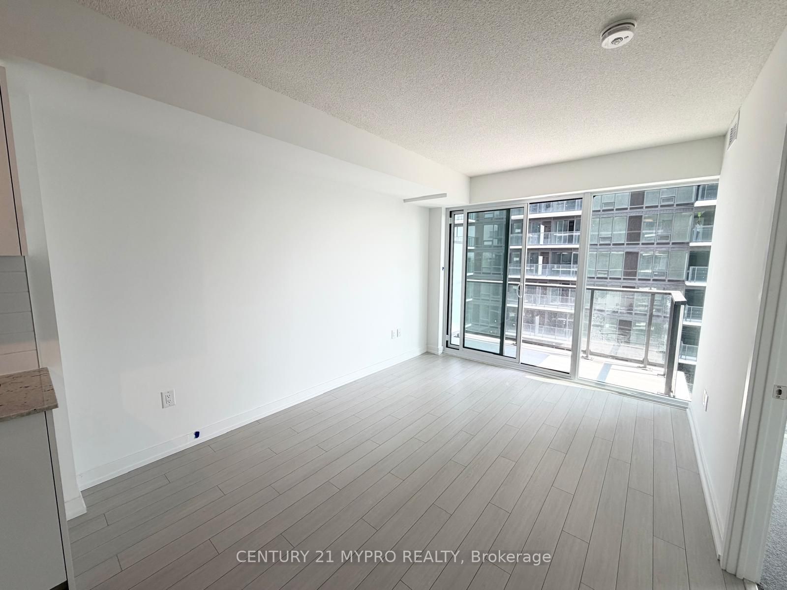 4010 Eglinton Avenue W 1307, Toronto, ON M9A 0G5 photo 3