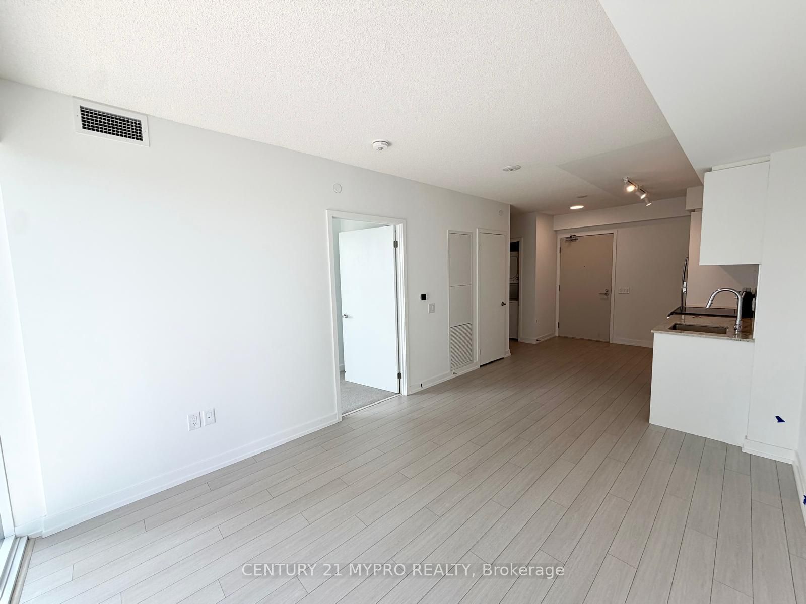 4010 Eglinton Avenue W 1307, Toronto, ON M9A 0G5 photo 5