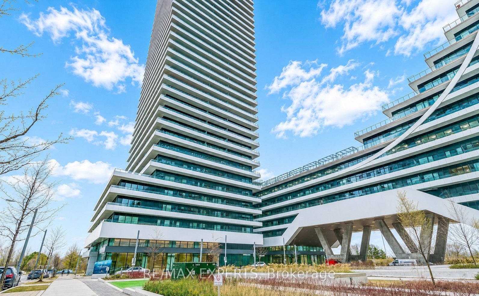 20 Shore Breeze Drive 450, Toronto, ON M8V 0C7 photo 2