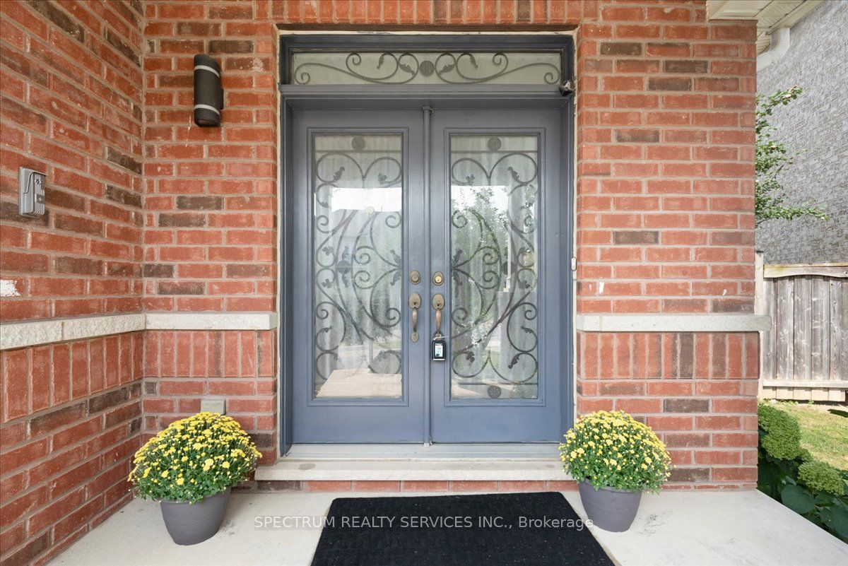 1379 Rolph Terrace, Milton, ON L9T 7E1 photo 2