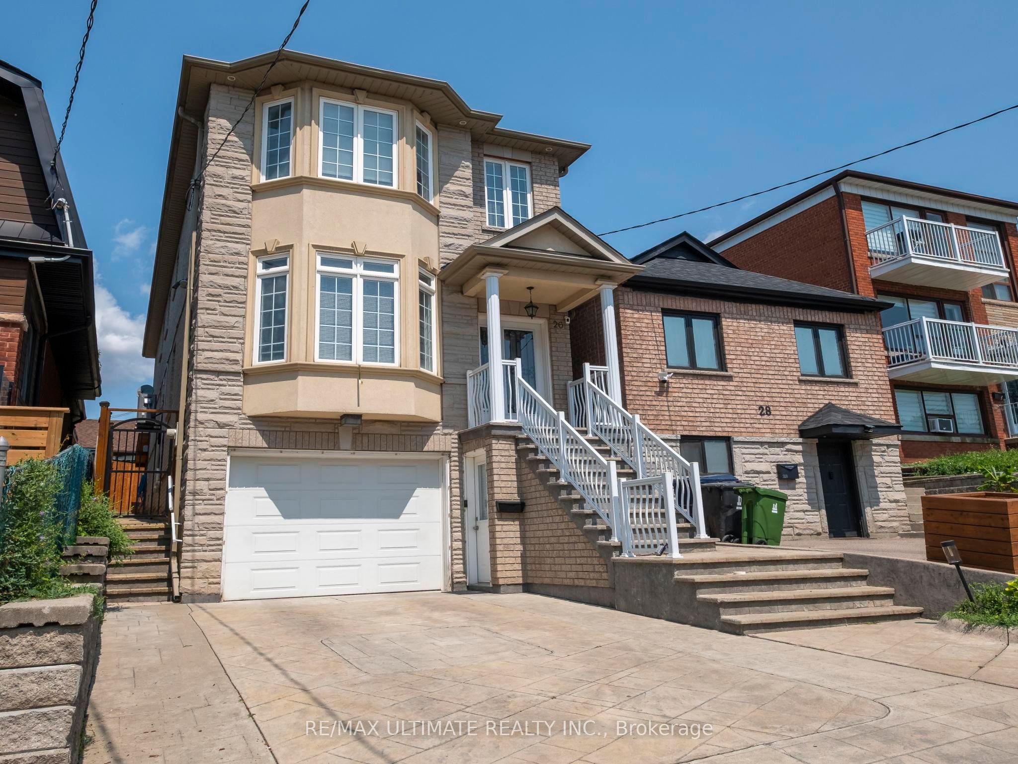 26 Dynevor Road, Toronto, ON M6E 3X1