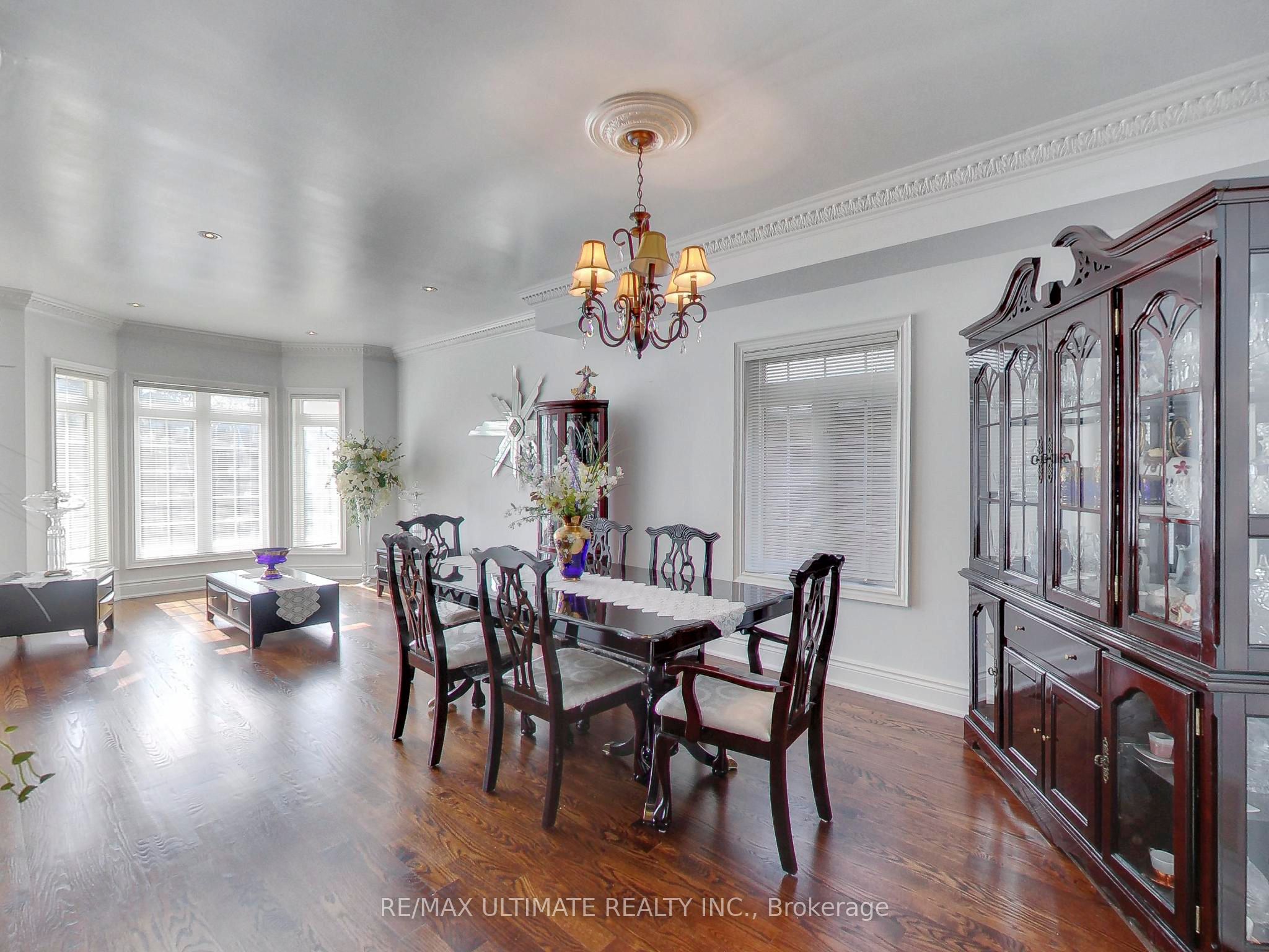 26 Dynevor Road, Toronto, ON M6E 3X1 photo 2