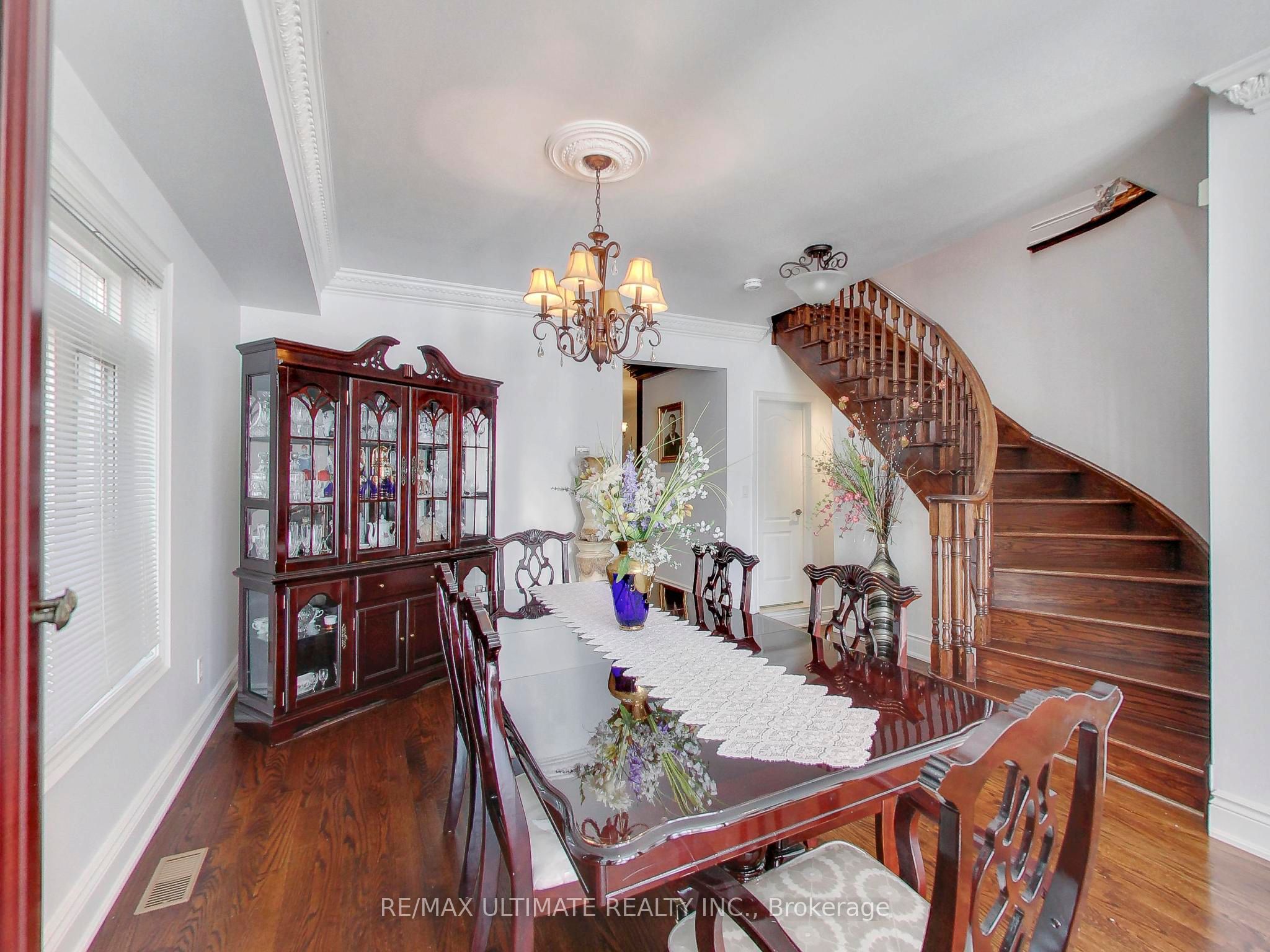 26 Dynevor Road, Toronto, ON M6E 3X1 photo 5