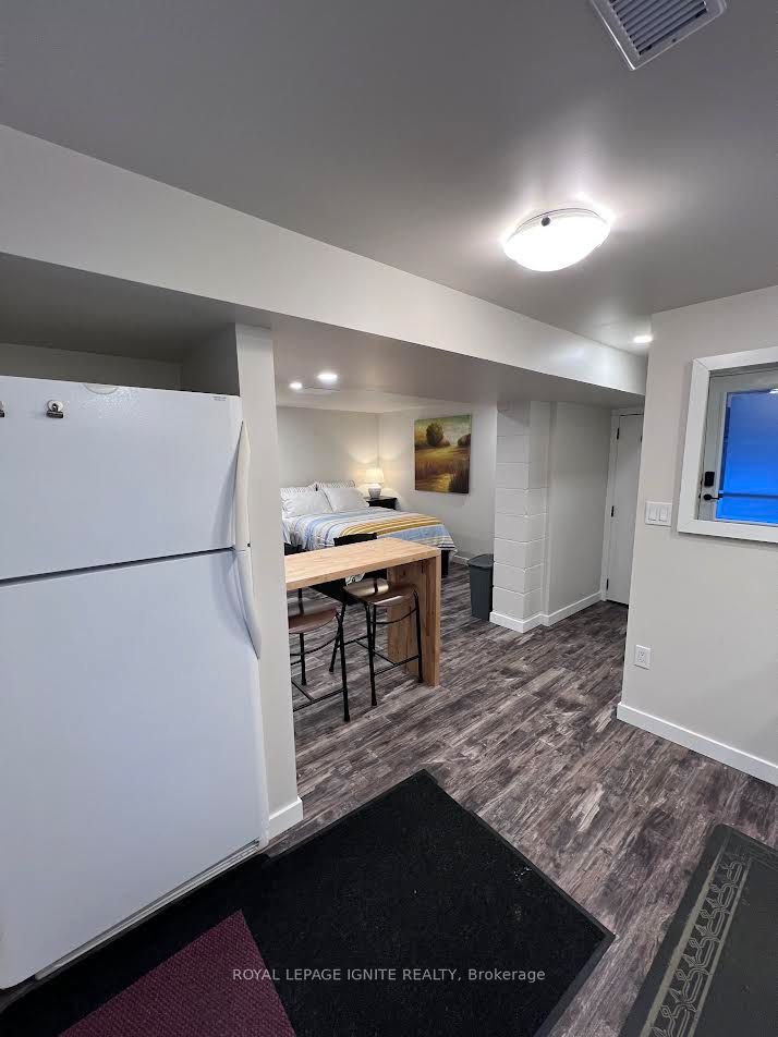 208 Rosemount Avenue BSMNT, Toronto, ON M9N 3C3 photo 3