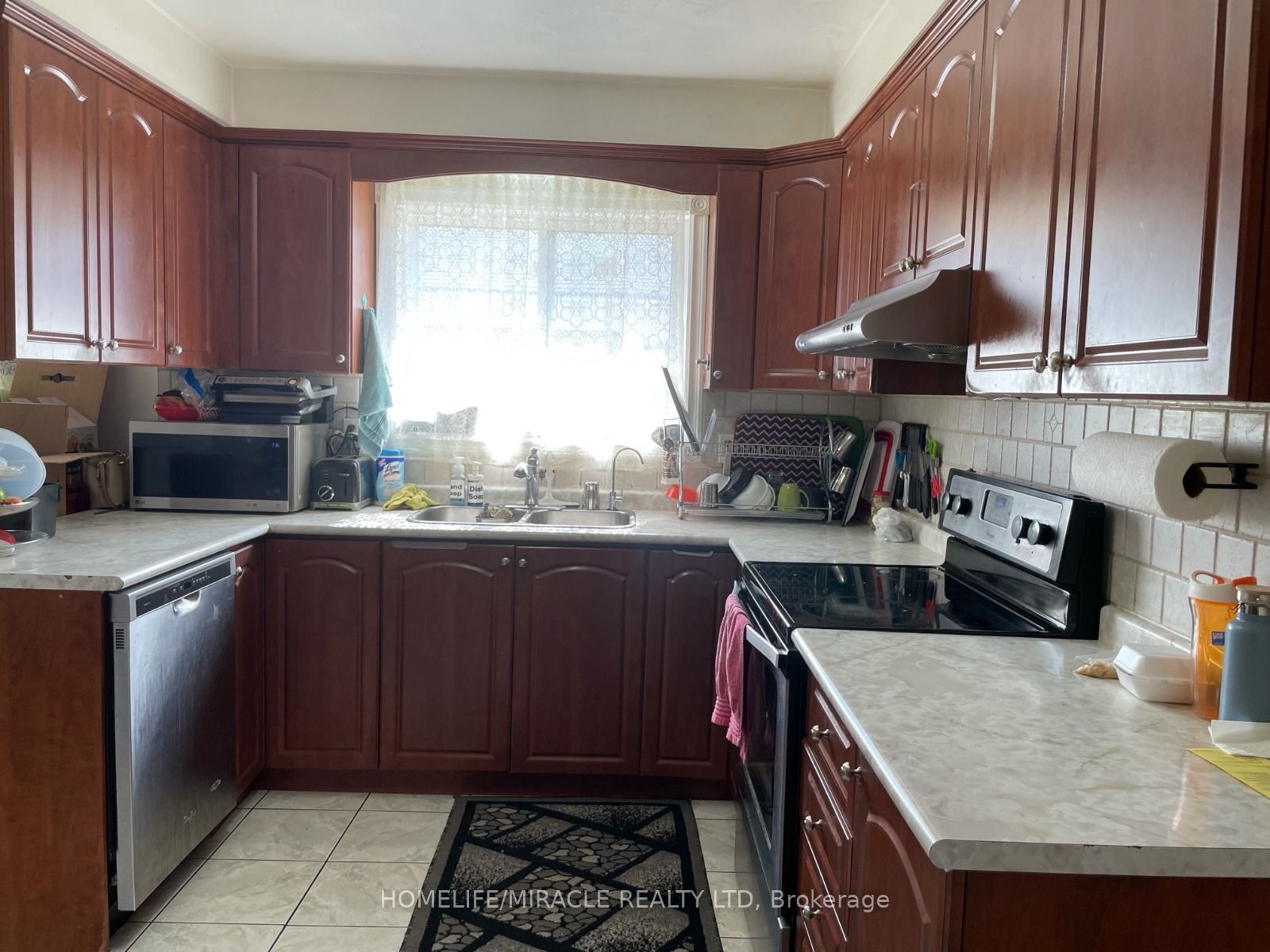 3443 Chipley Crescent, Mississauga, ON L4T 2E3 photo 2