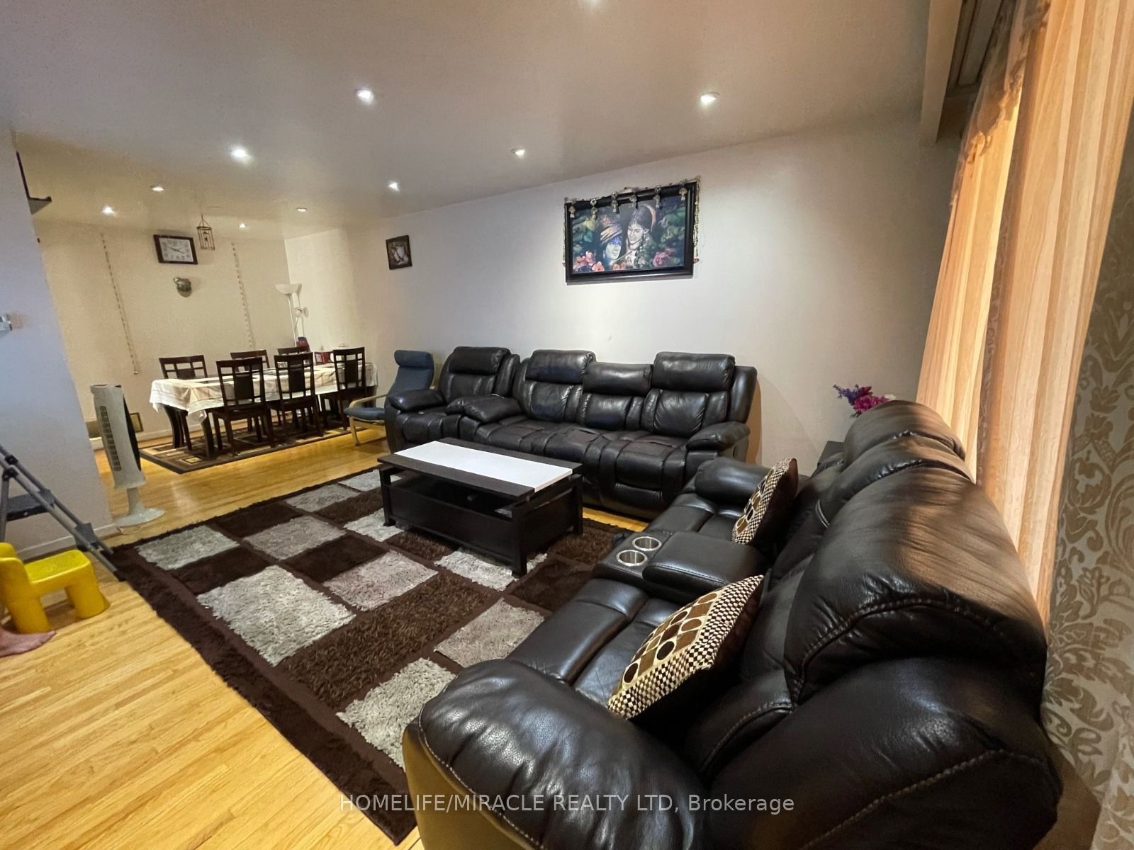 3443 Chipley Crescent, Mississauga, ON L4T 2E3 photo 3