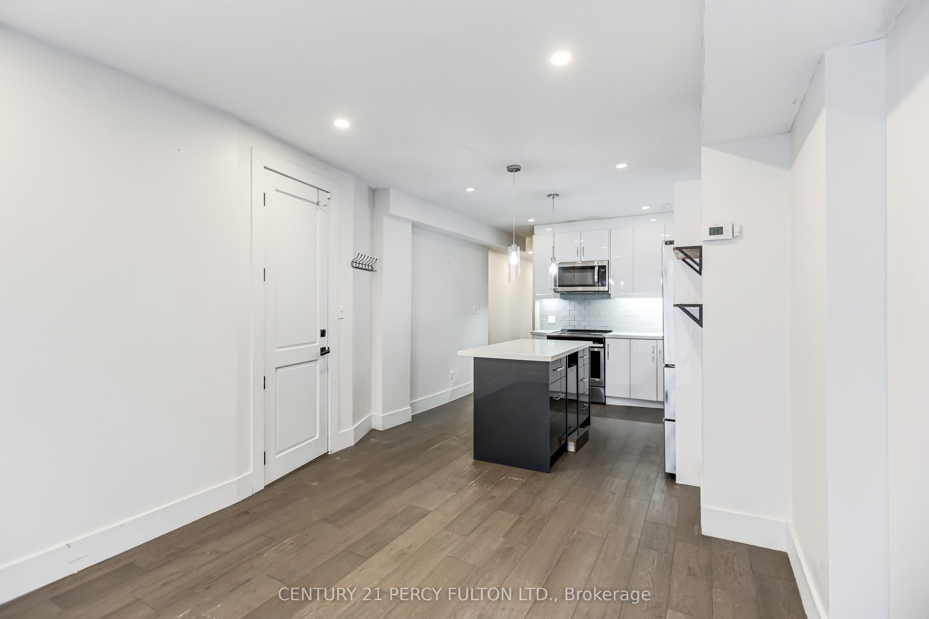 1989 Davenport Road Main floor - # 1, Toronto, ON M6N 1C5 photo 4