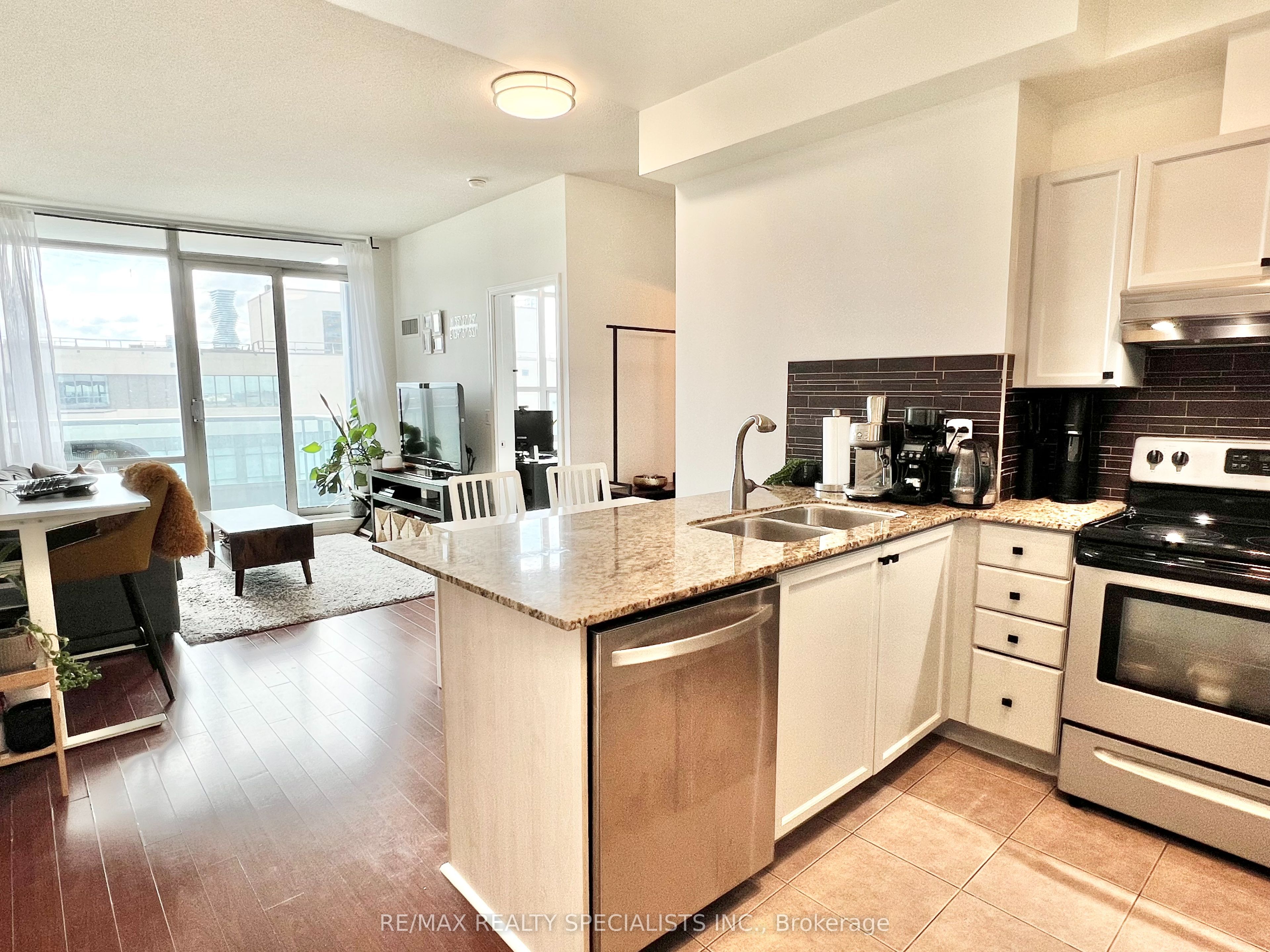 33 Elm Drive W 2505, Mississauga, ON L5B 4M2