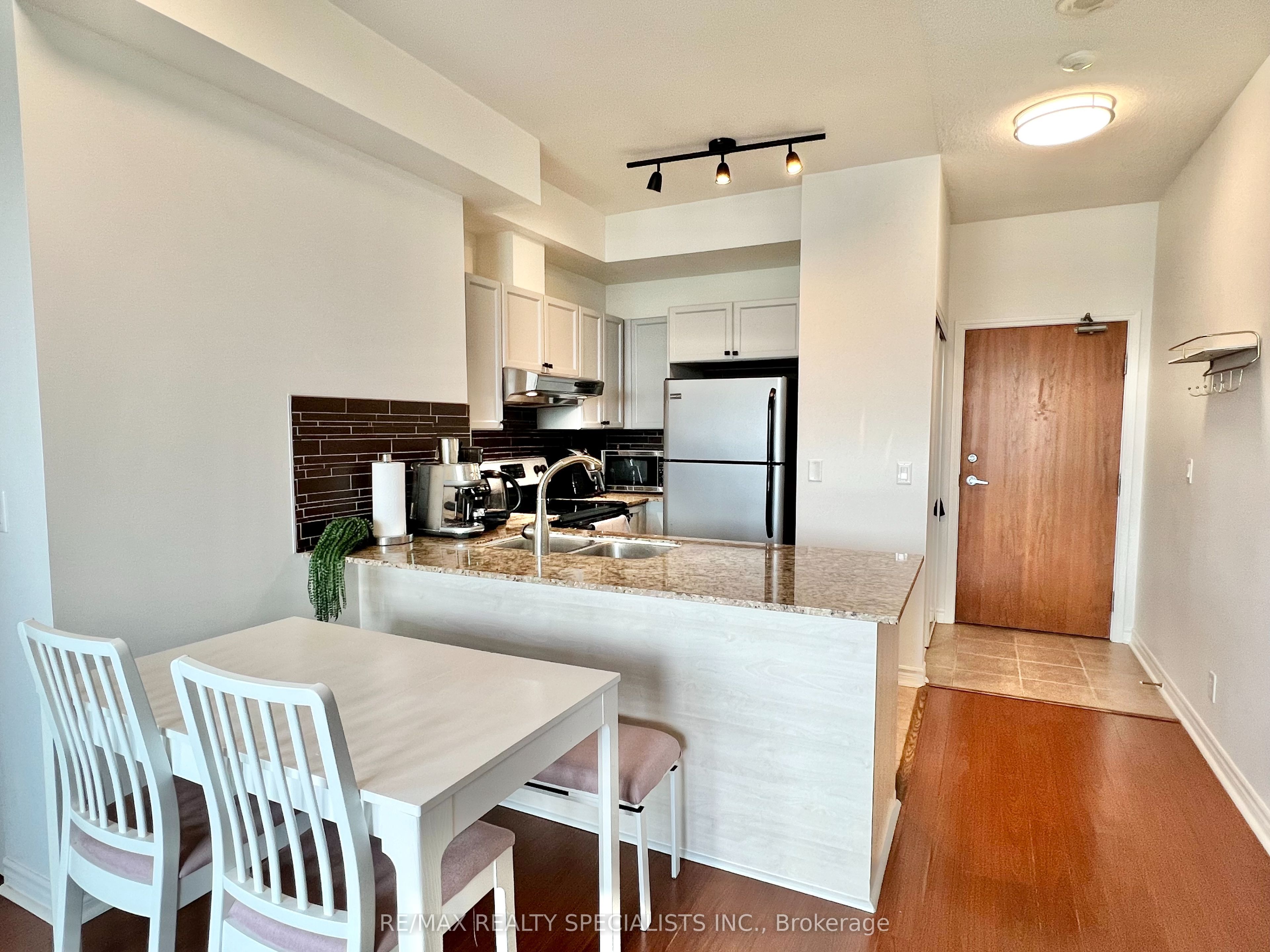 33 Elm Drive W 2505, Mississauga, ON L5B 4M2 photo 3