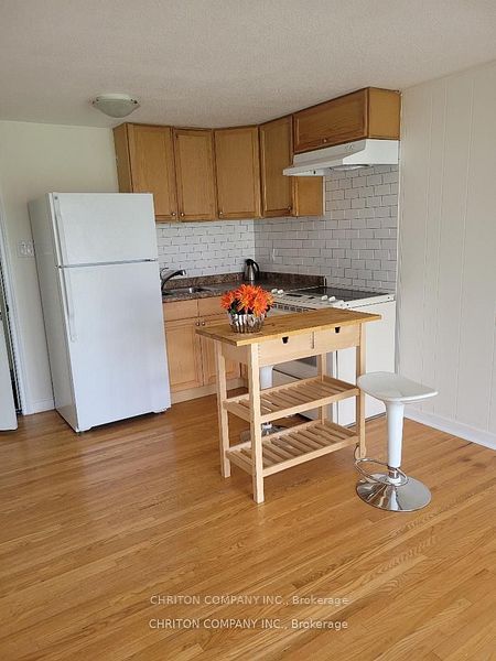 566 Chantenay Drive, Mississauga, ON L5A 1G2