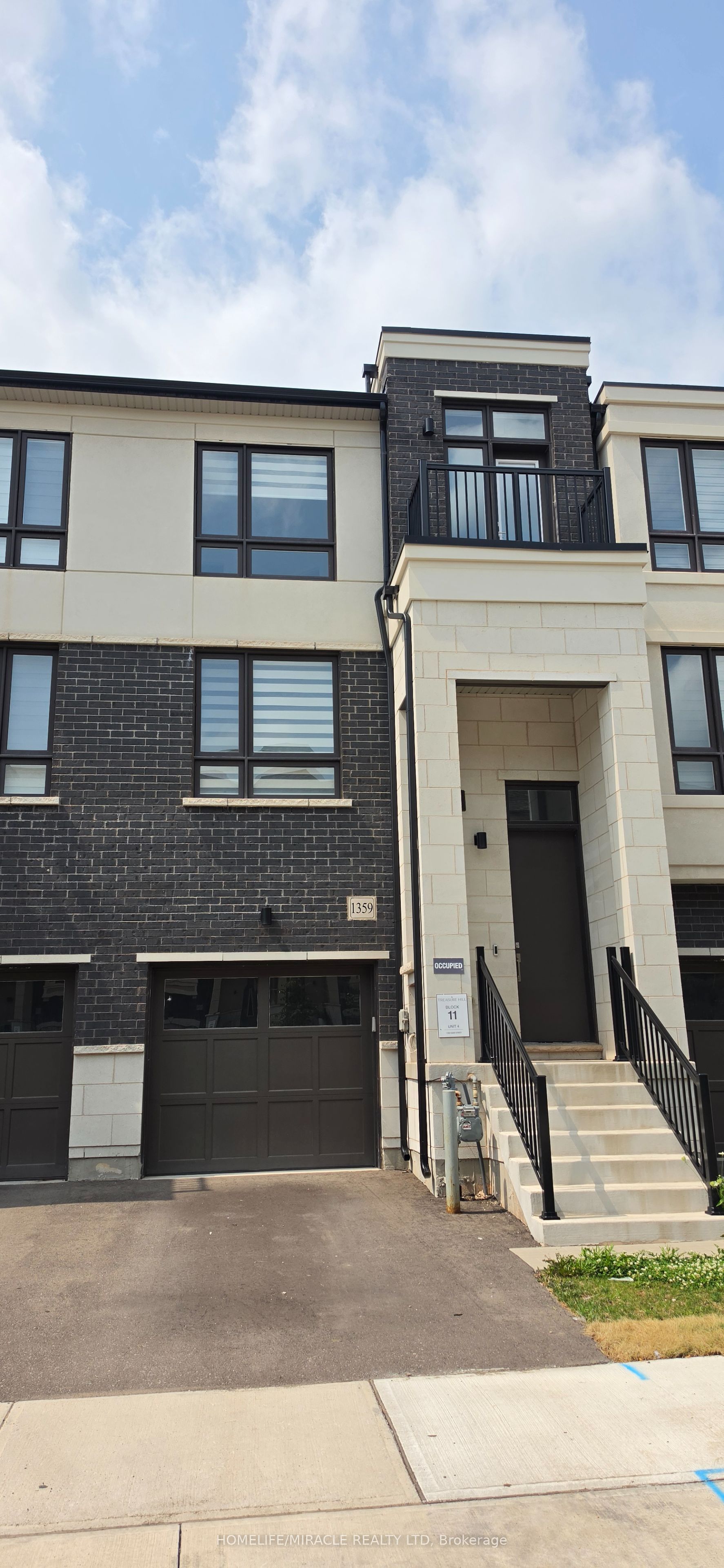 1359 Kaniv Street, Oakville, ON L6M 5R3