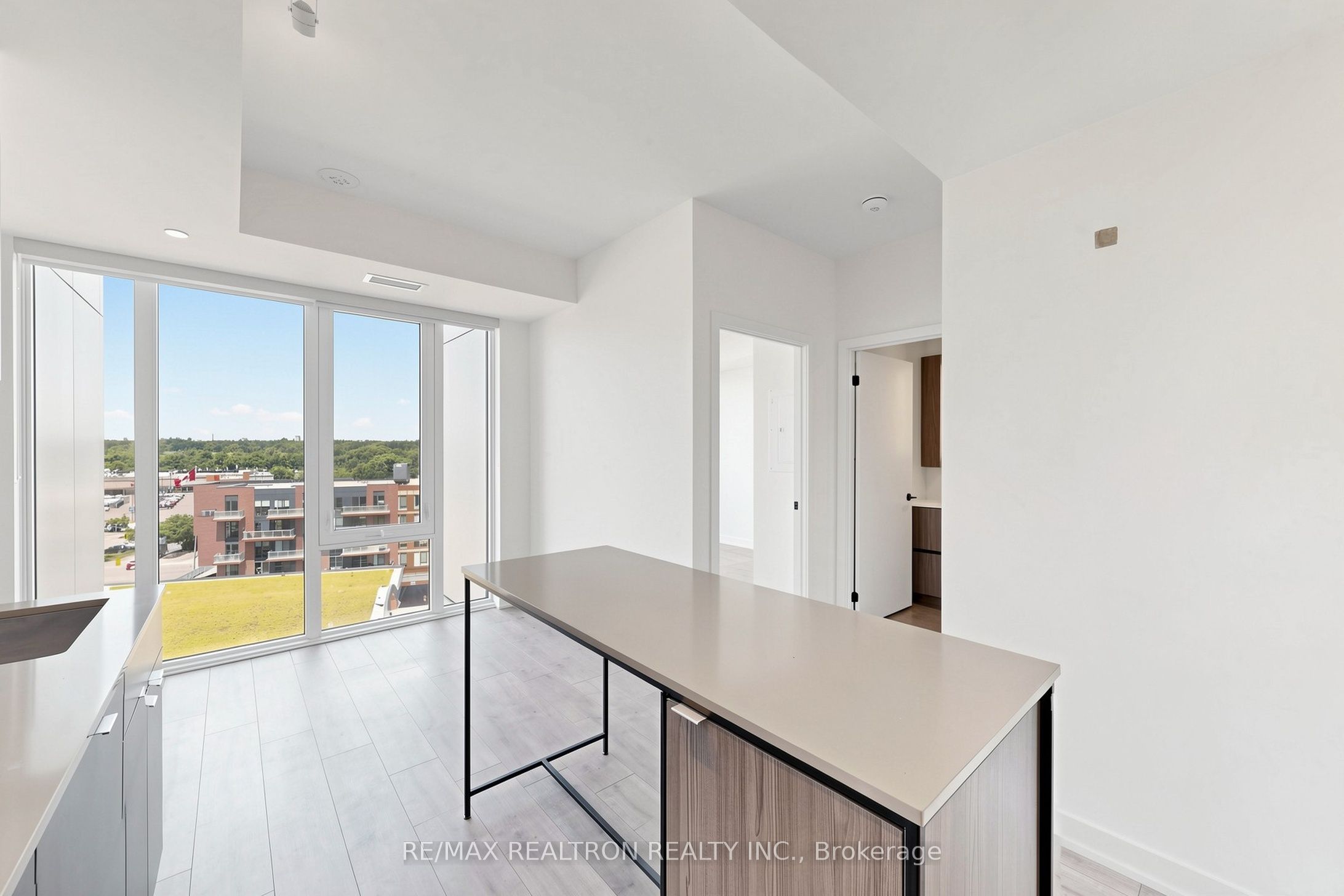 220 Missinnihe Way 817, Mississauga, ON L5H 0A9 photo 3