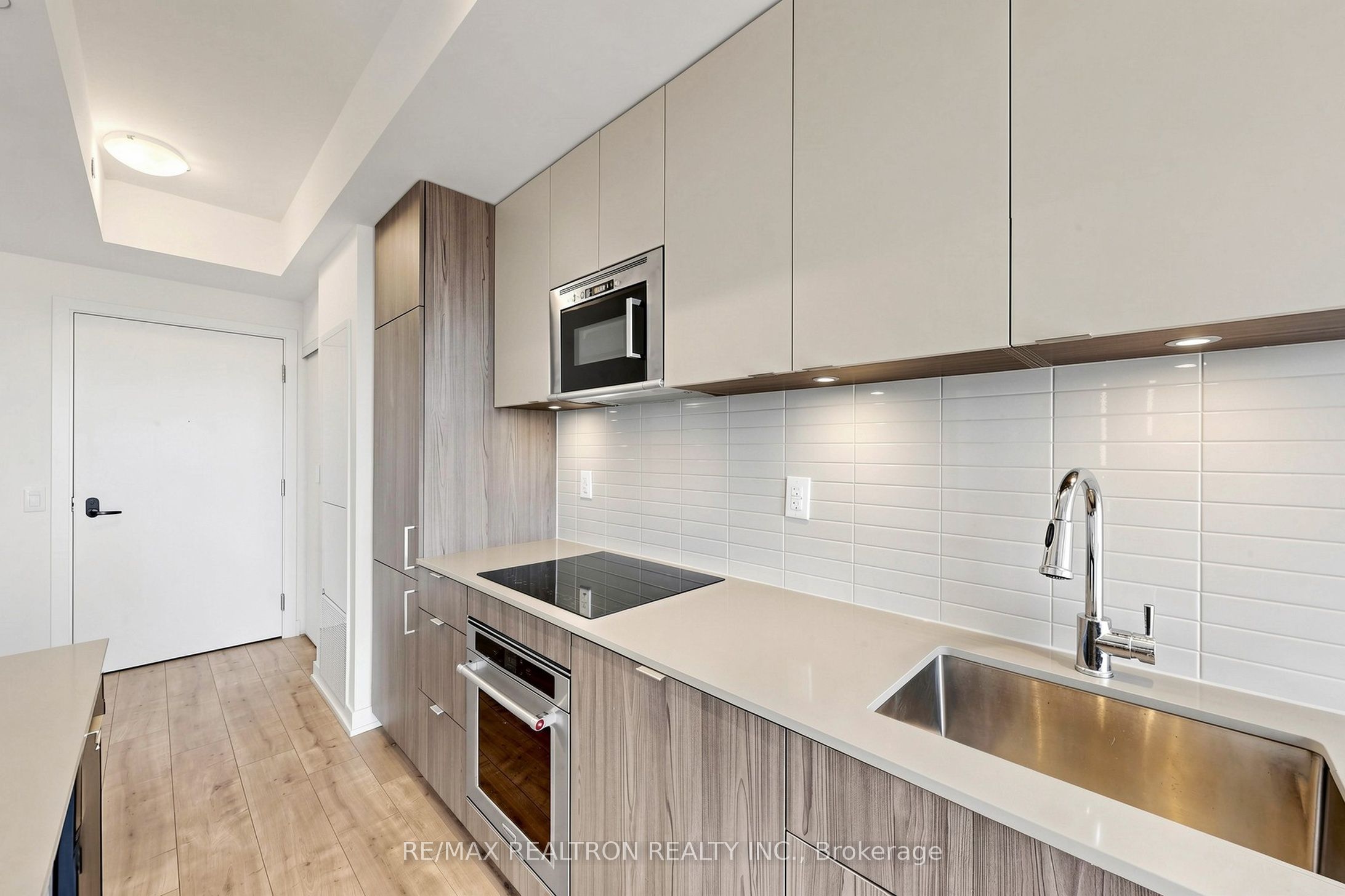 220 Missinnihe Way 817, Mississauga, ON L5H 0A9 photo 4