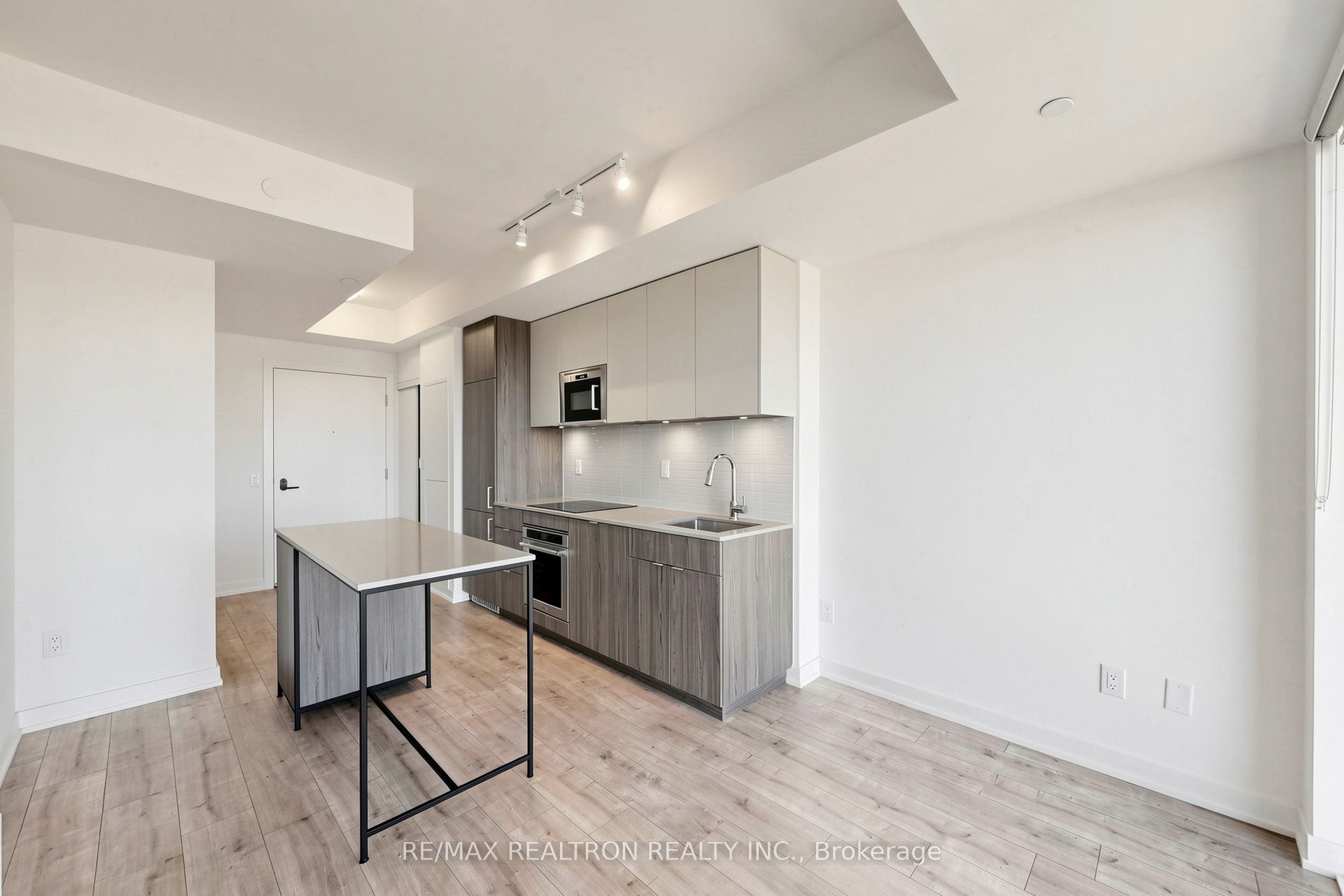 220 Missinnihe Way 817, Mississauga, ON L5H 0A9 photo 5