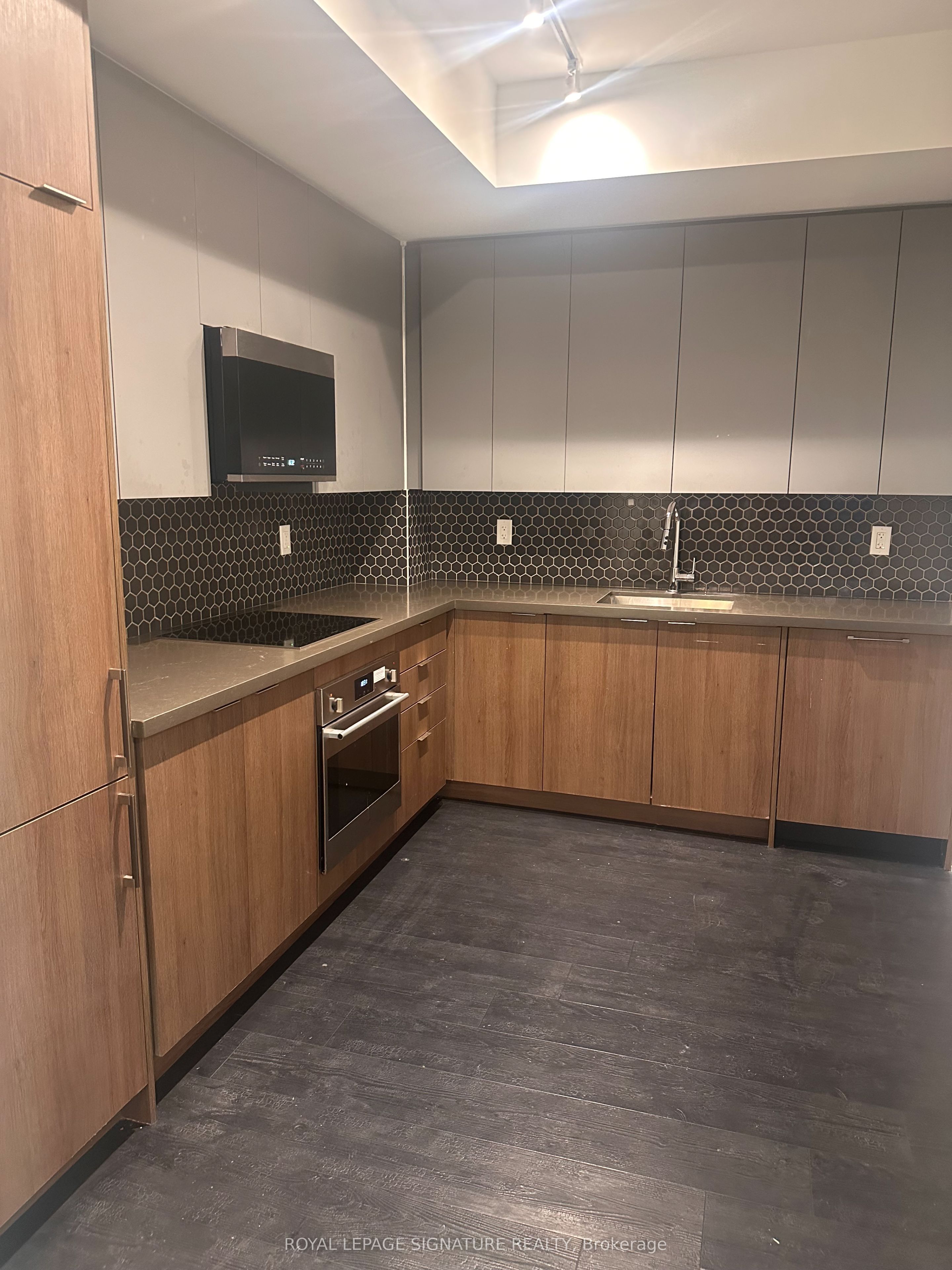 2481 Taunton Road 1002, Oakville, ON L6H 3R7
