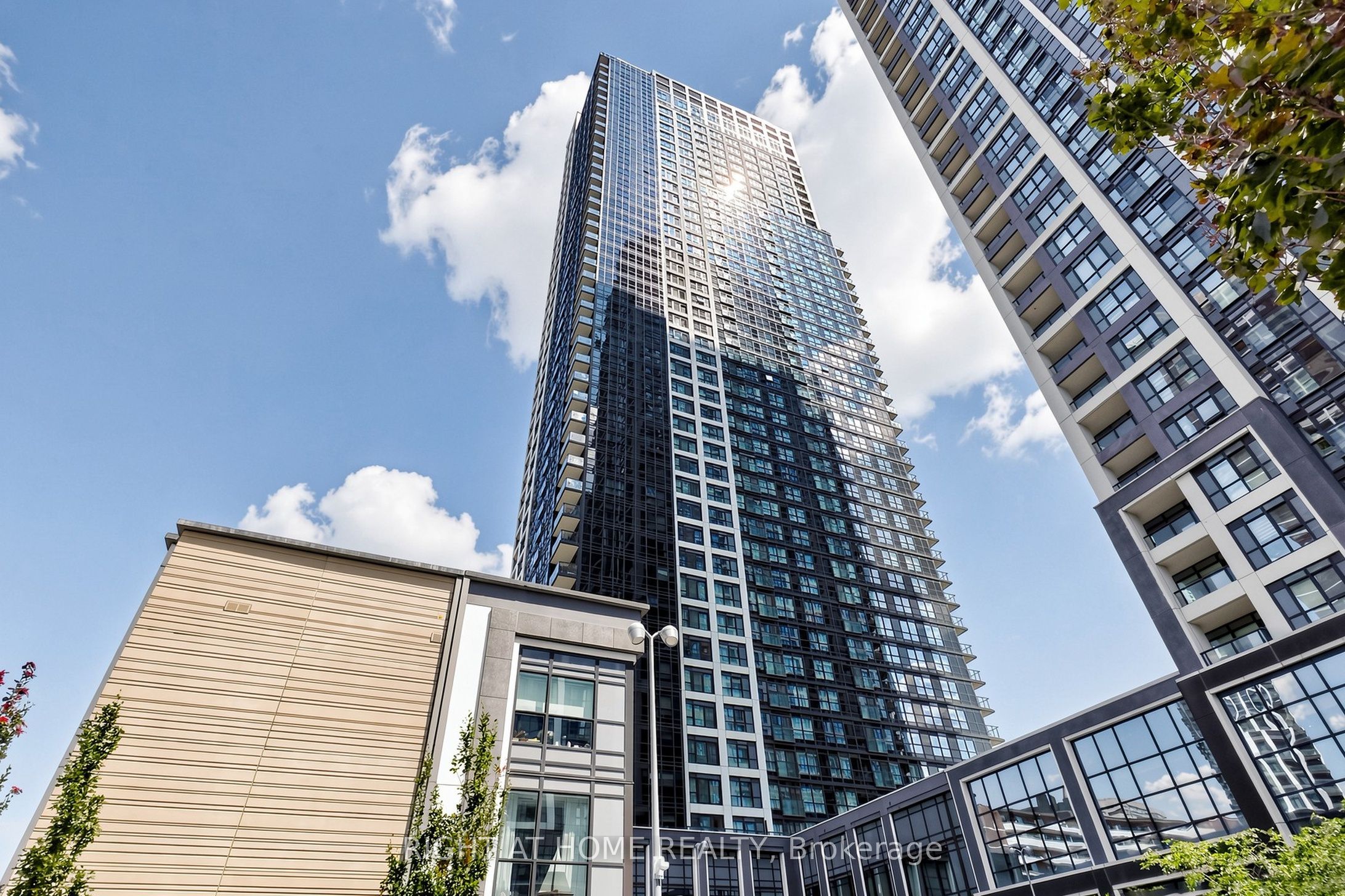 5 Mabelle Avenue 936, Toronto, ON M9A 0C8 photo 2