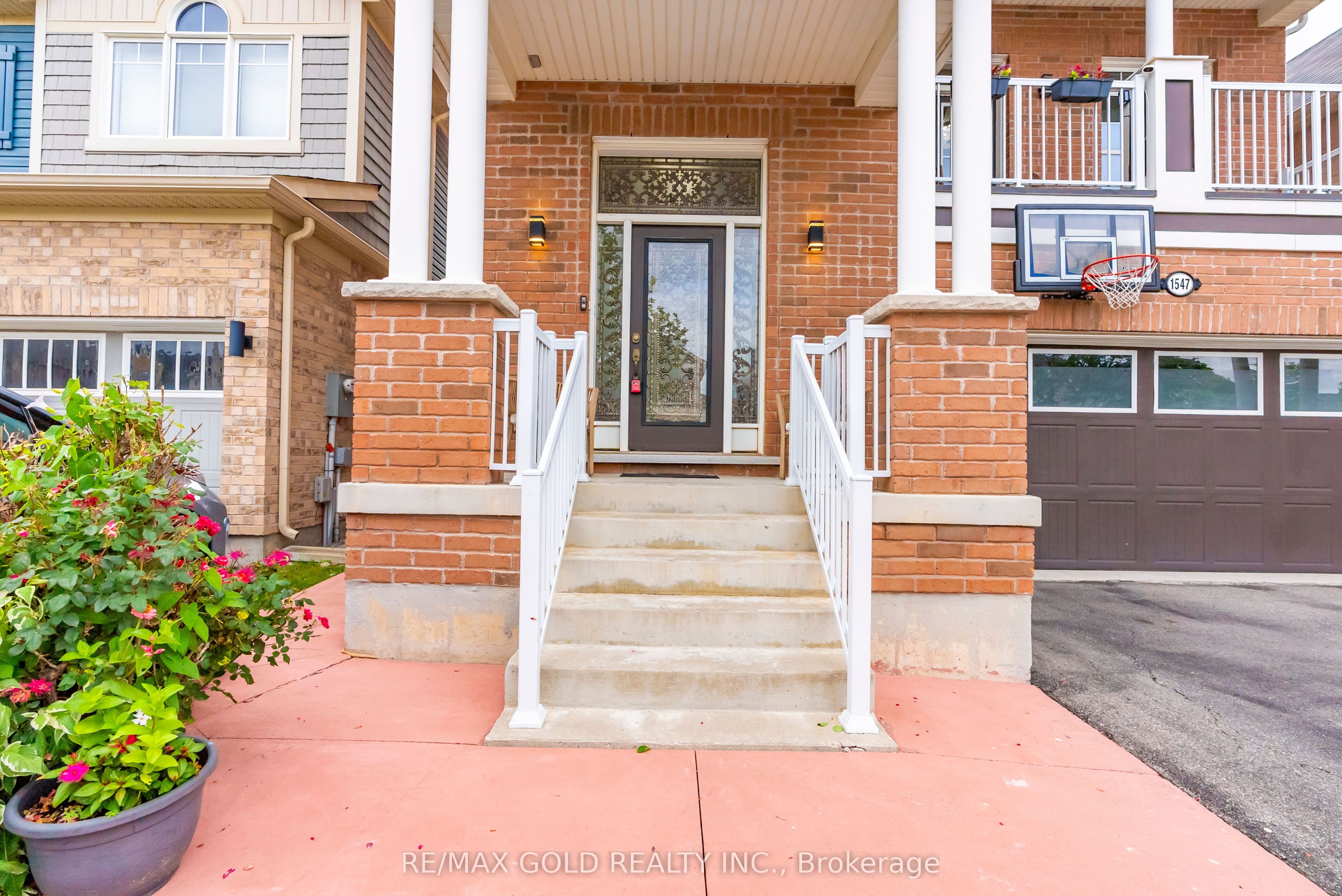 1547 Farmstead Drive, Milton, ON L9E 0A6 photo 3