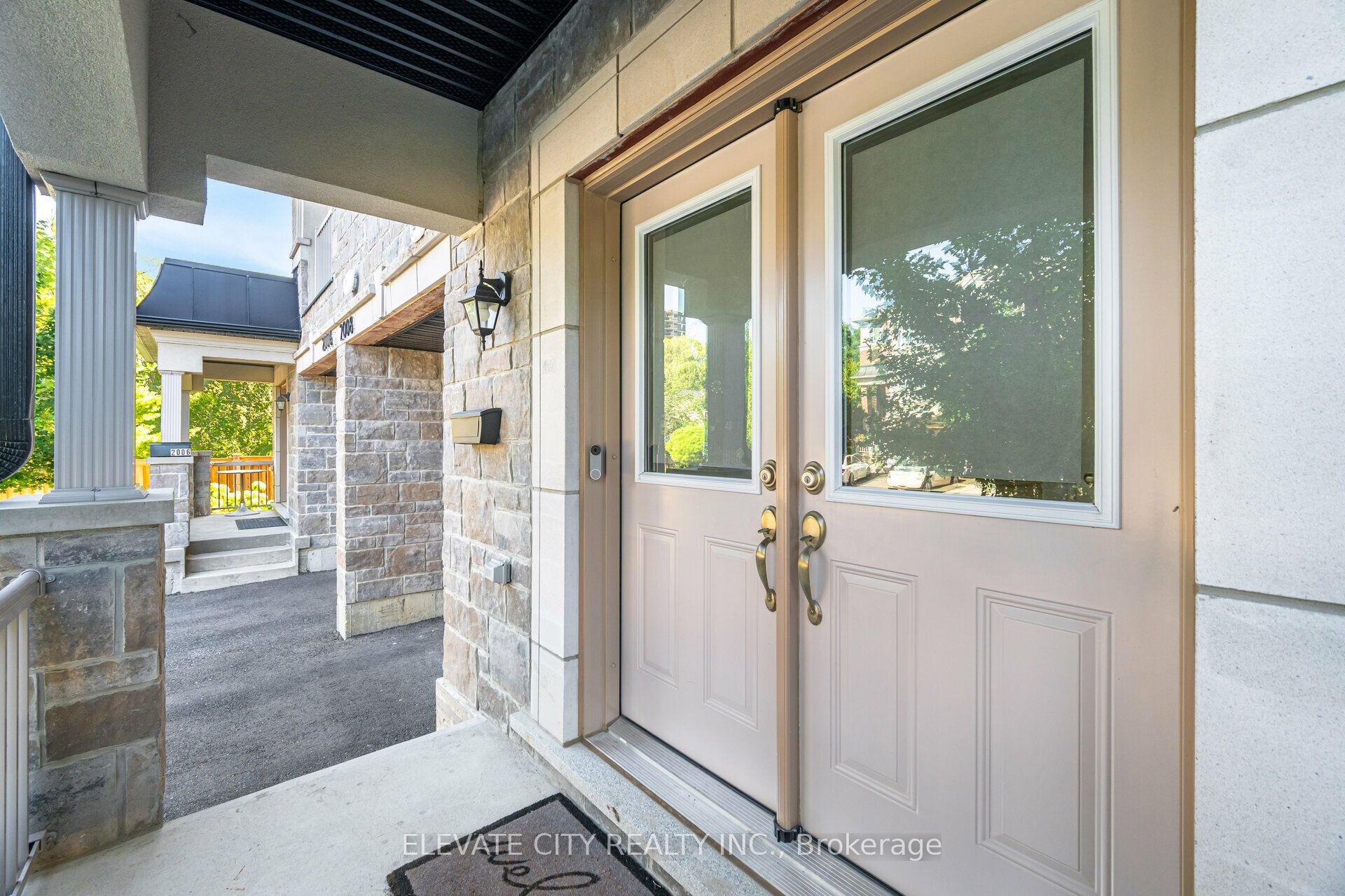2008 Lushes Avenue, Mississauga, ON L5J 1H2 photo 2