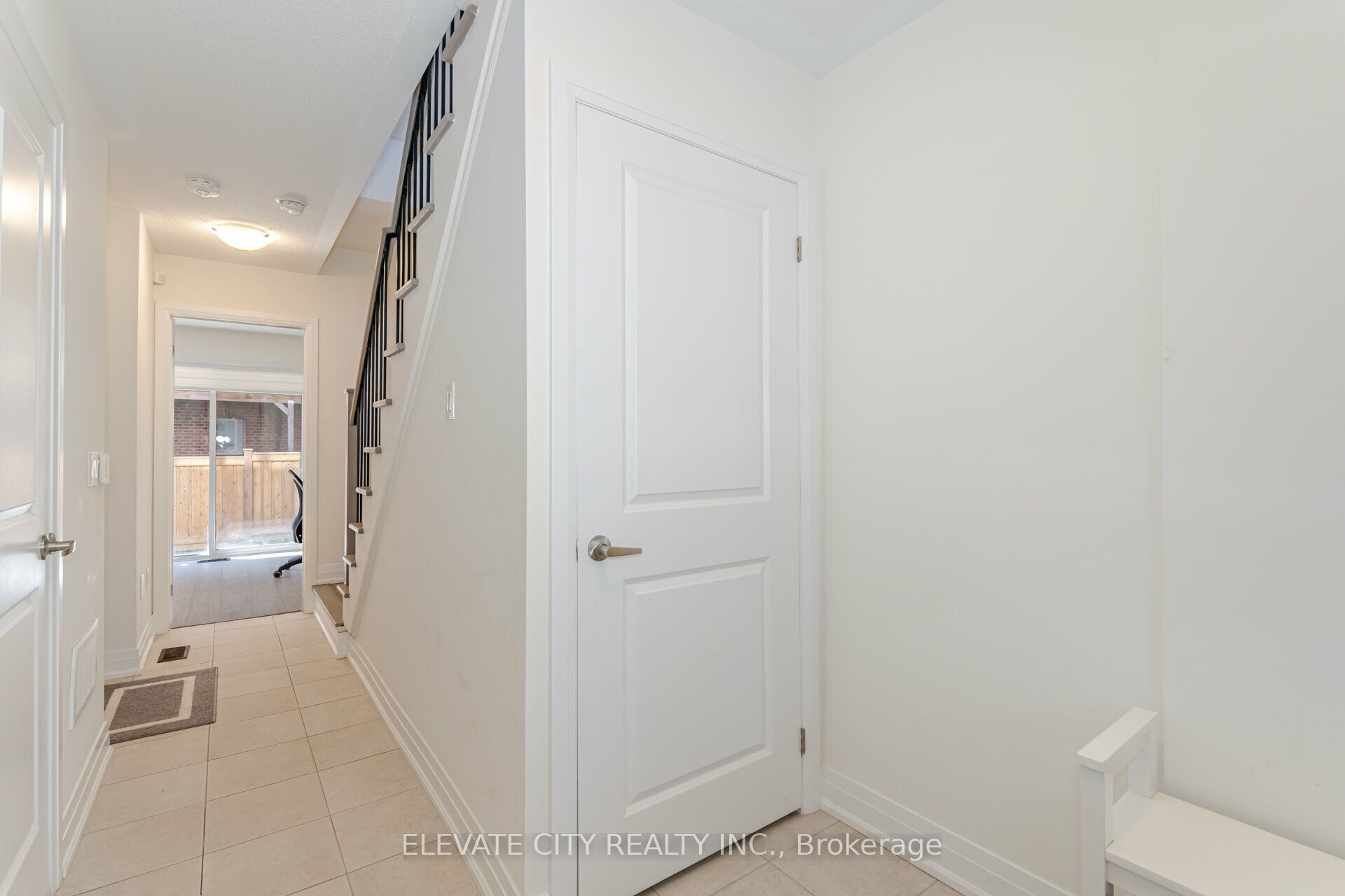 2008 Lushes Avenue, Mississauga, ON L5J 1H2 photo 3