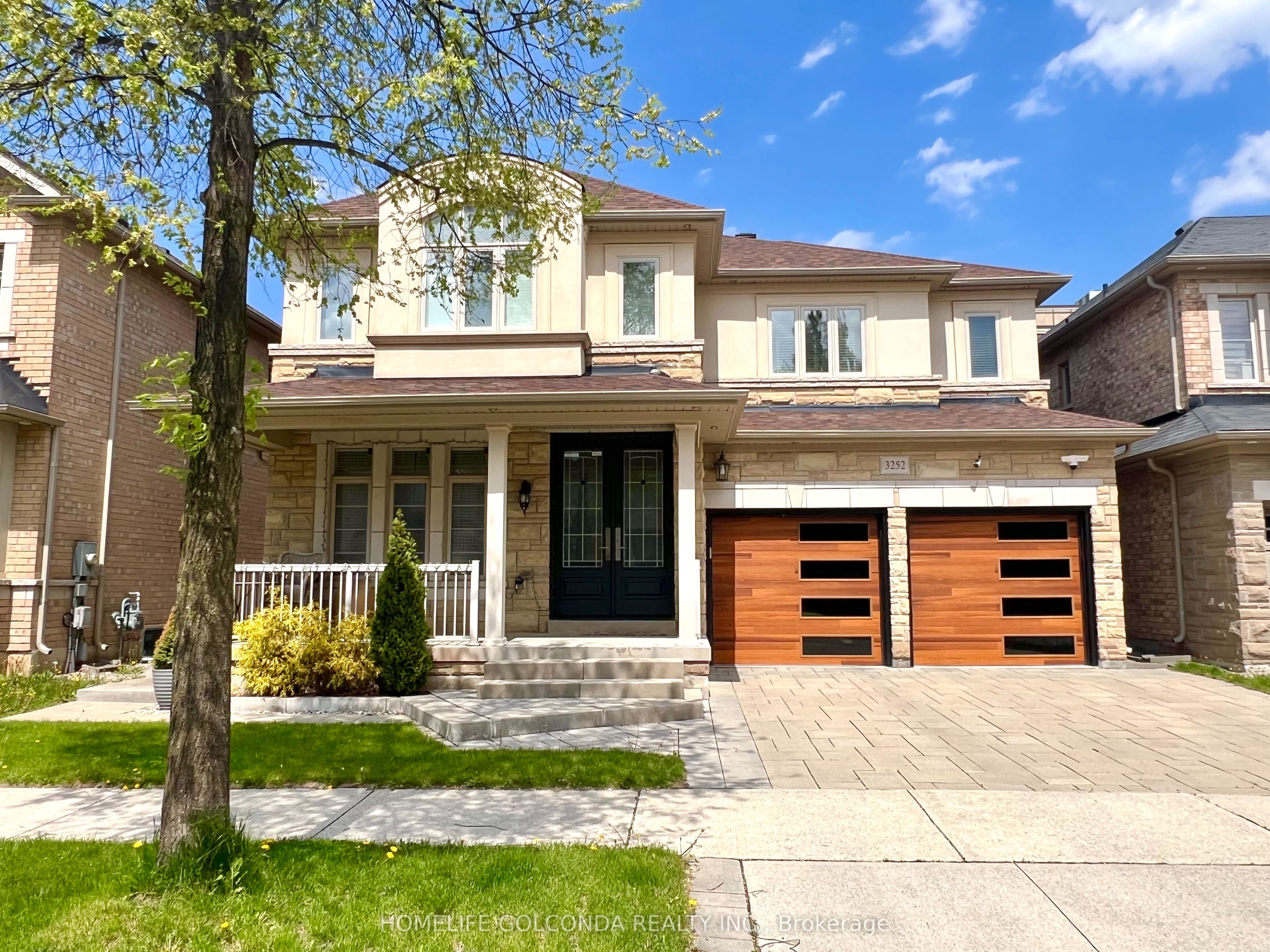 3252 Larry Crescent, Oakville, ON L6M 0S9 photo 2