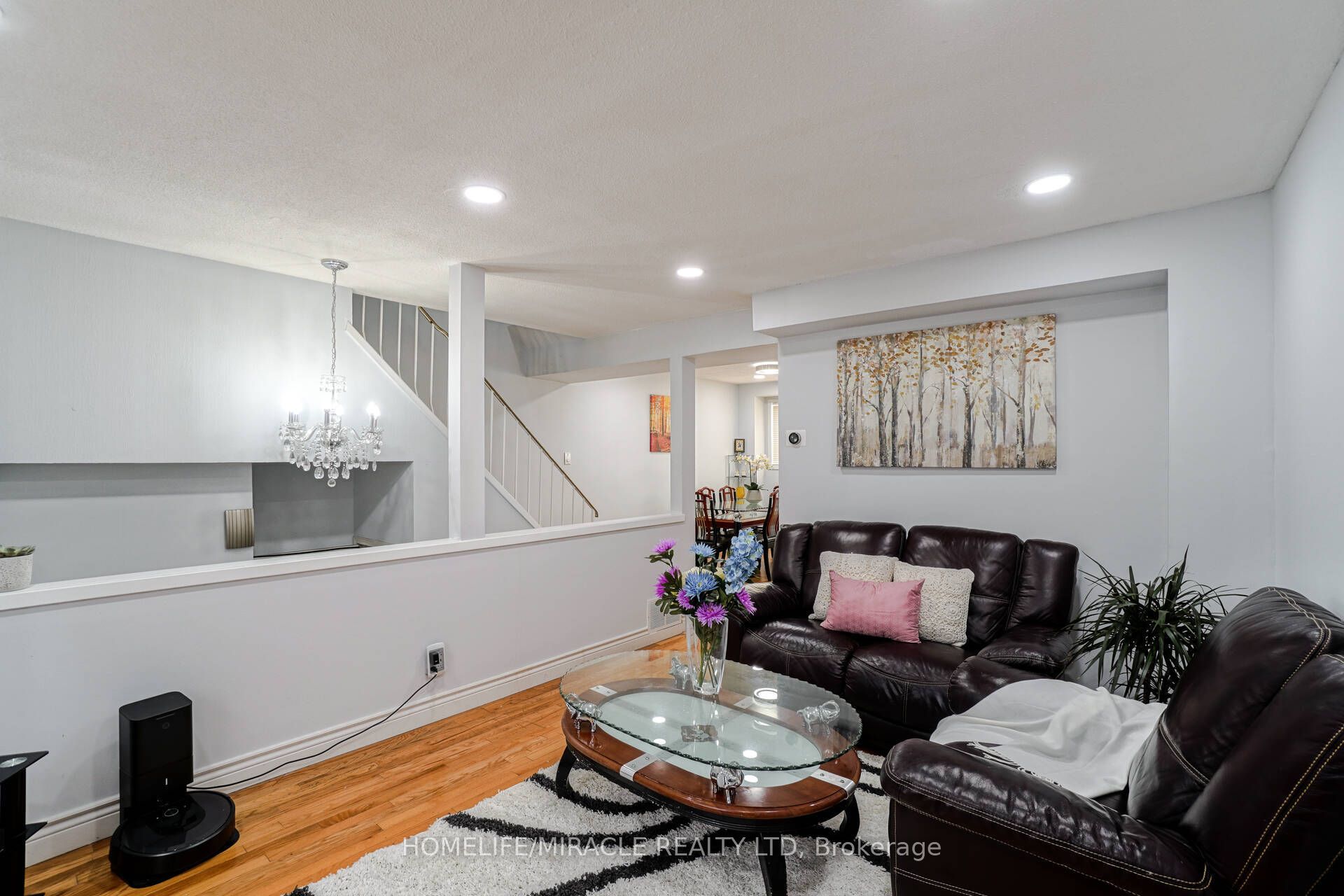 30 Hoskins Square, Brampton, ON L6S 2N6 photo 3