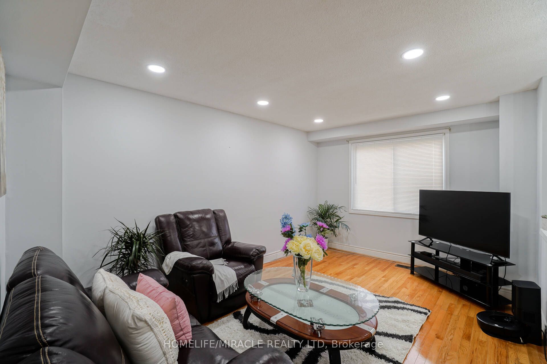 30 Hoskins Square, Brampton, ON L6S 2N6 photo 4