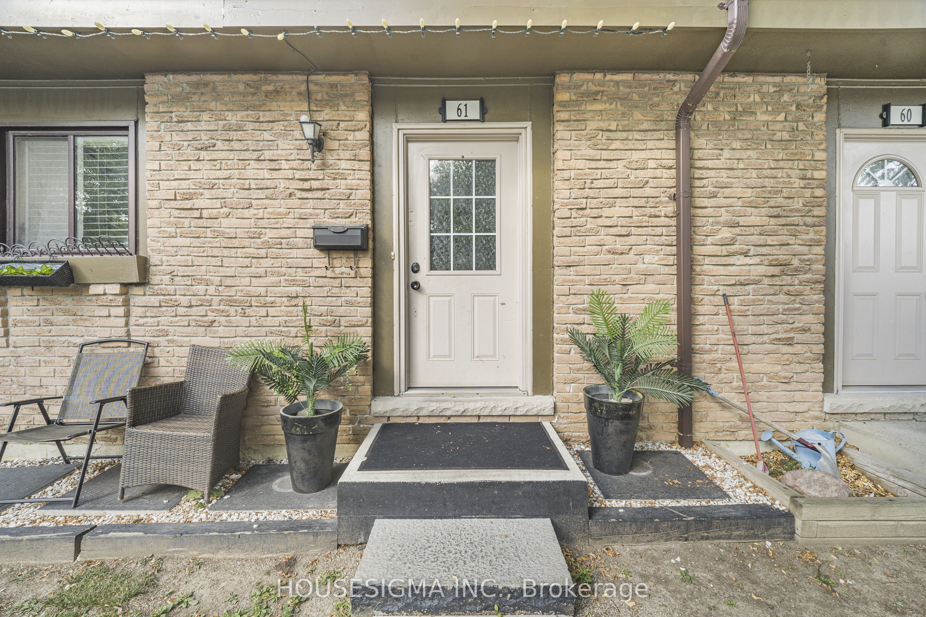 105 Hansen Road N 61, Brampton, ON L6V 3C9