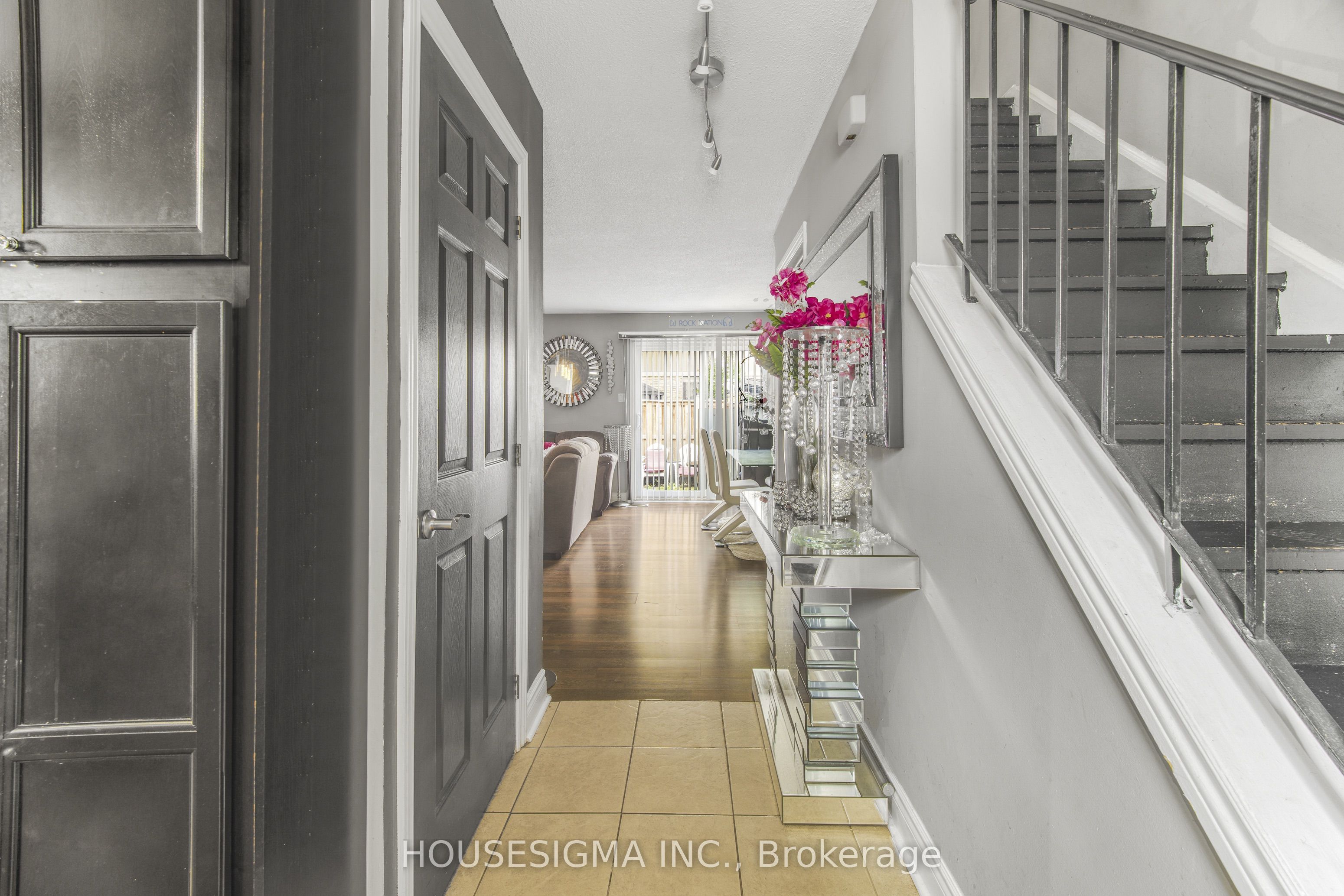 105 Hansen Road N 61, Brampton, ON L6V 3C9 photo 3